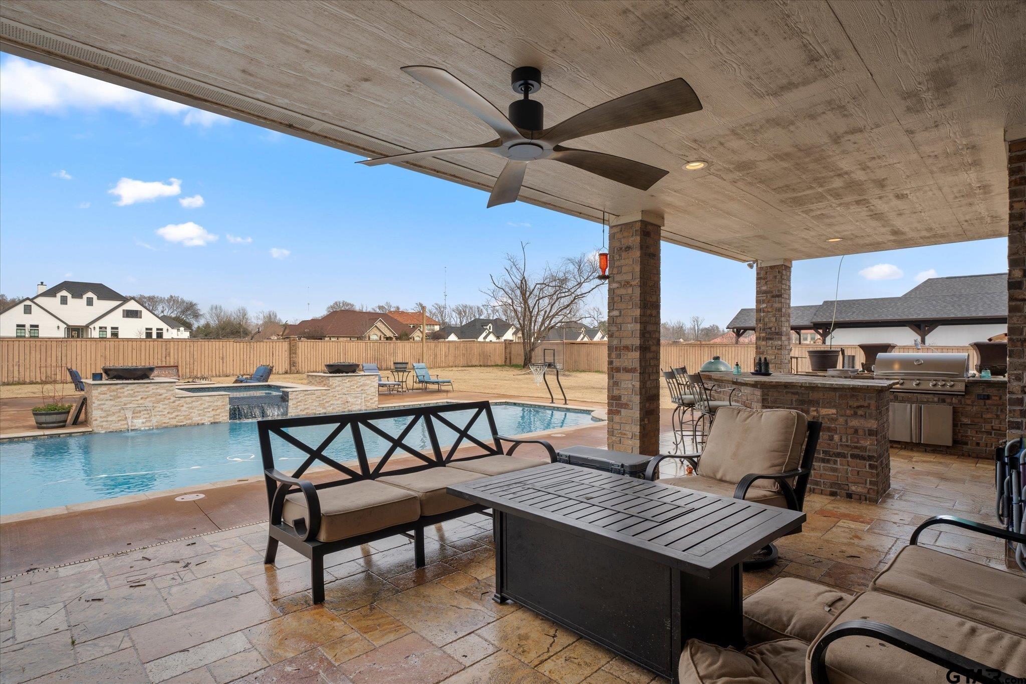 200 Country Club Dr