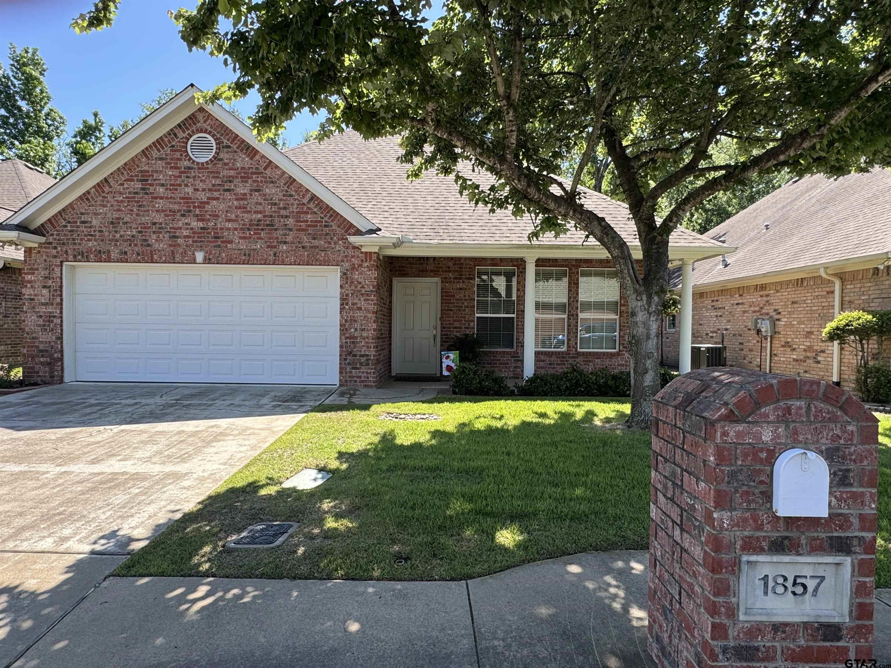 1857 Hollylake Cir