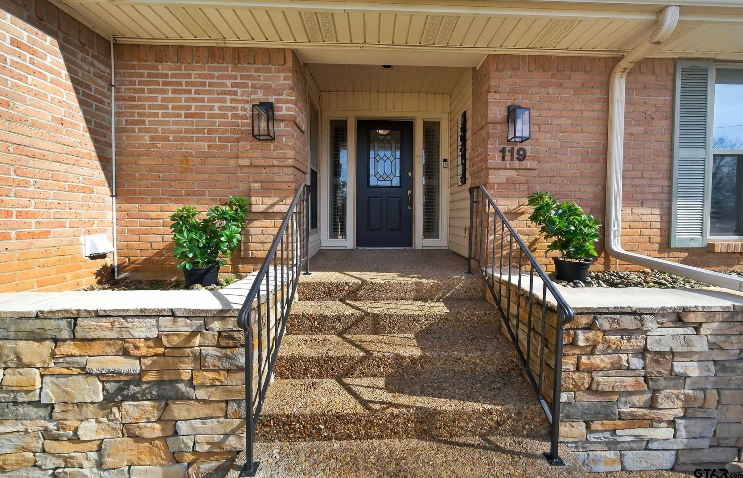 119 Williamsburg Ln.