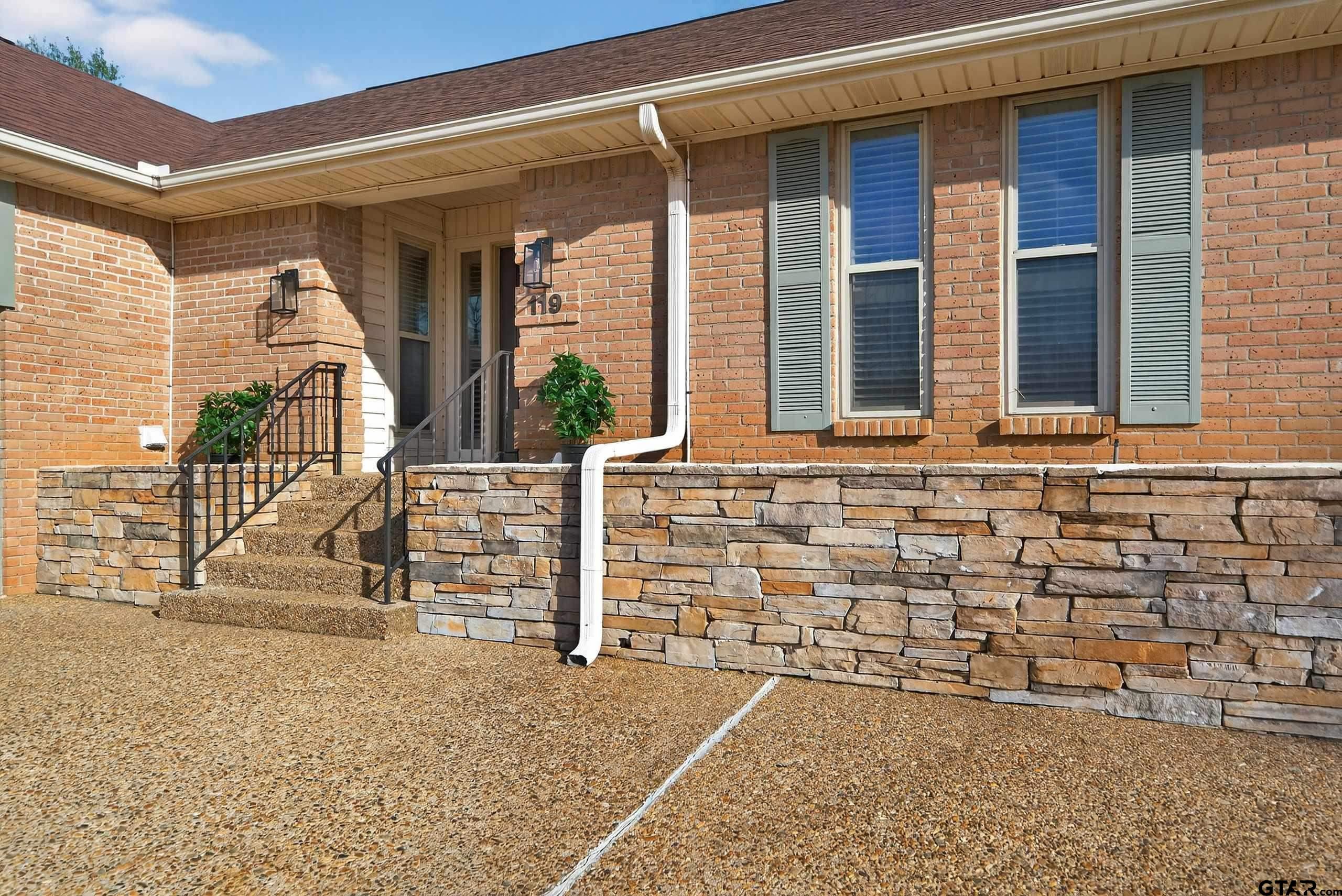 119 Williamsburg Ln.