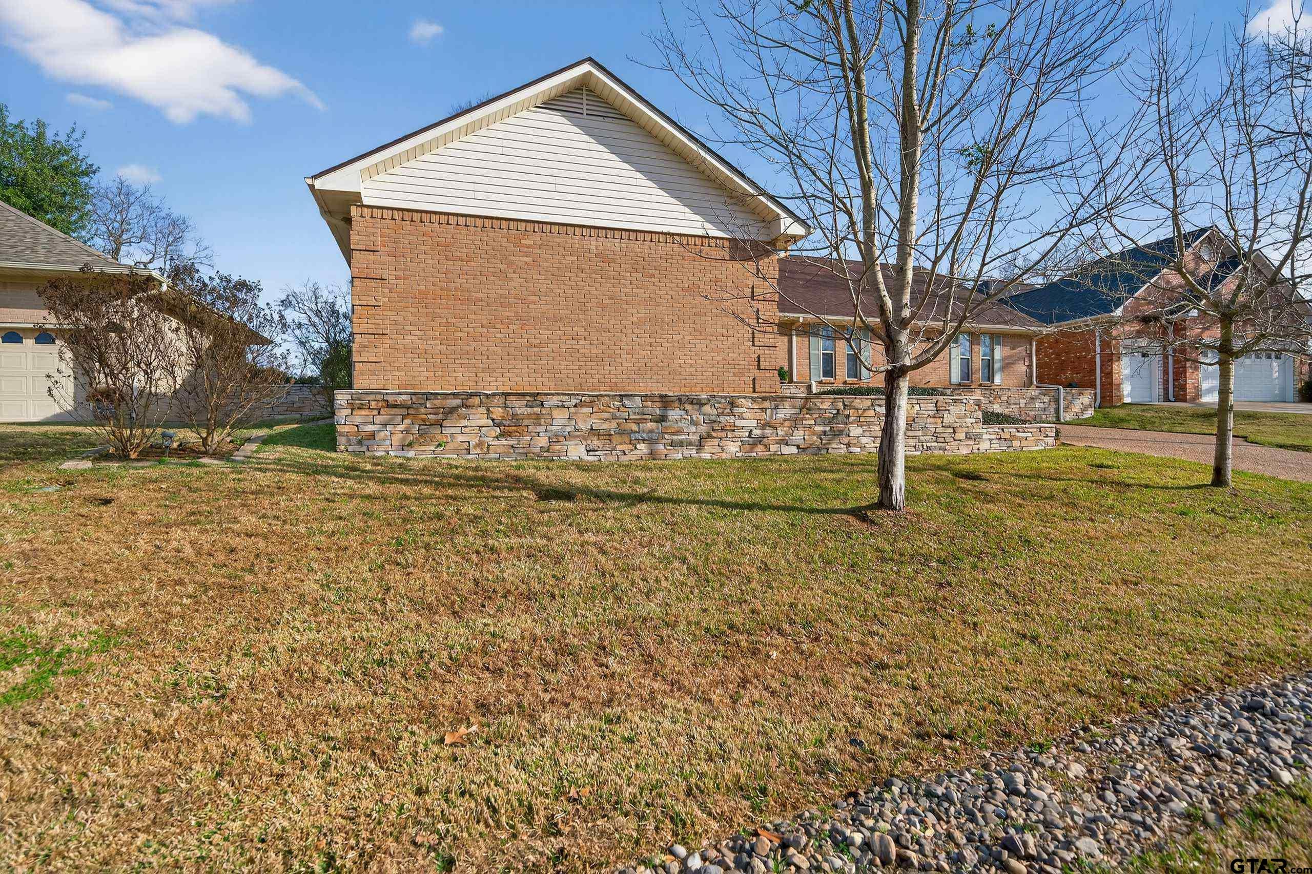 119 Williamsburg Ln.