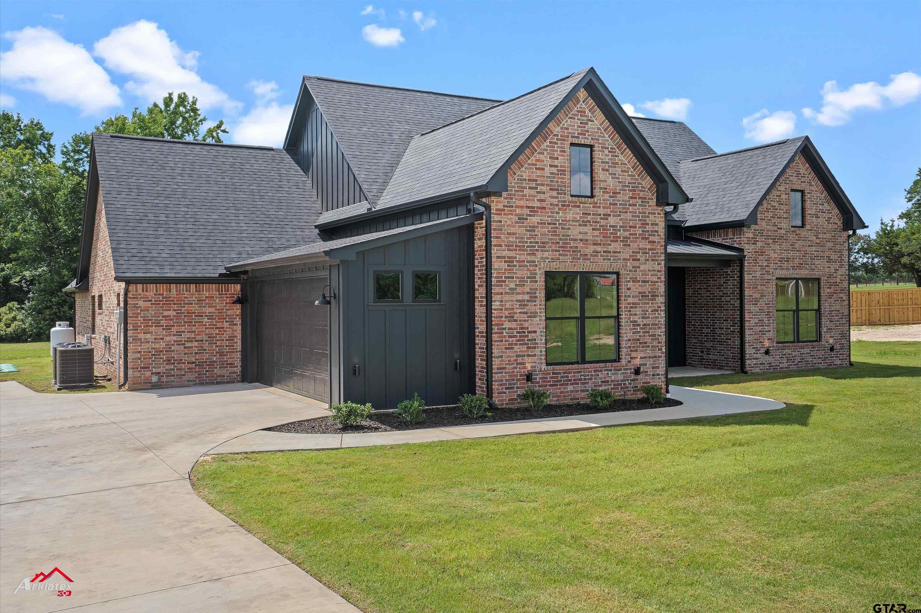 190 Brooks Dr