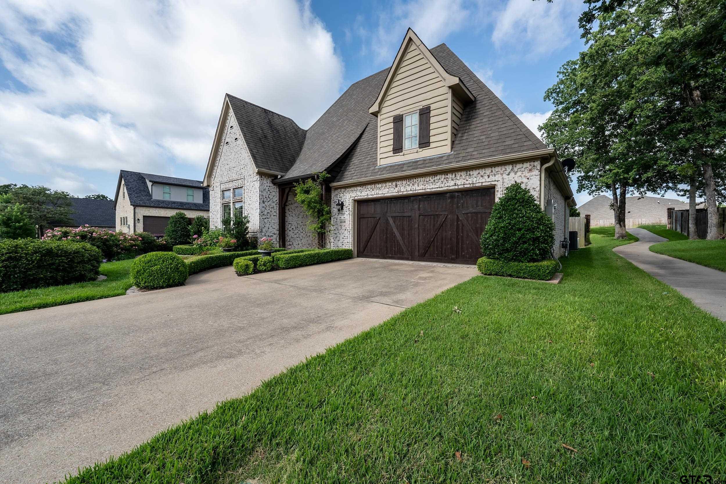 2238 Thornwood Dr.