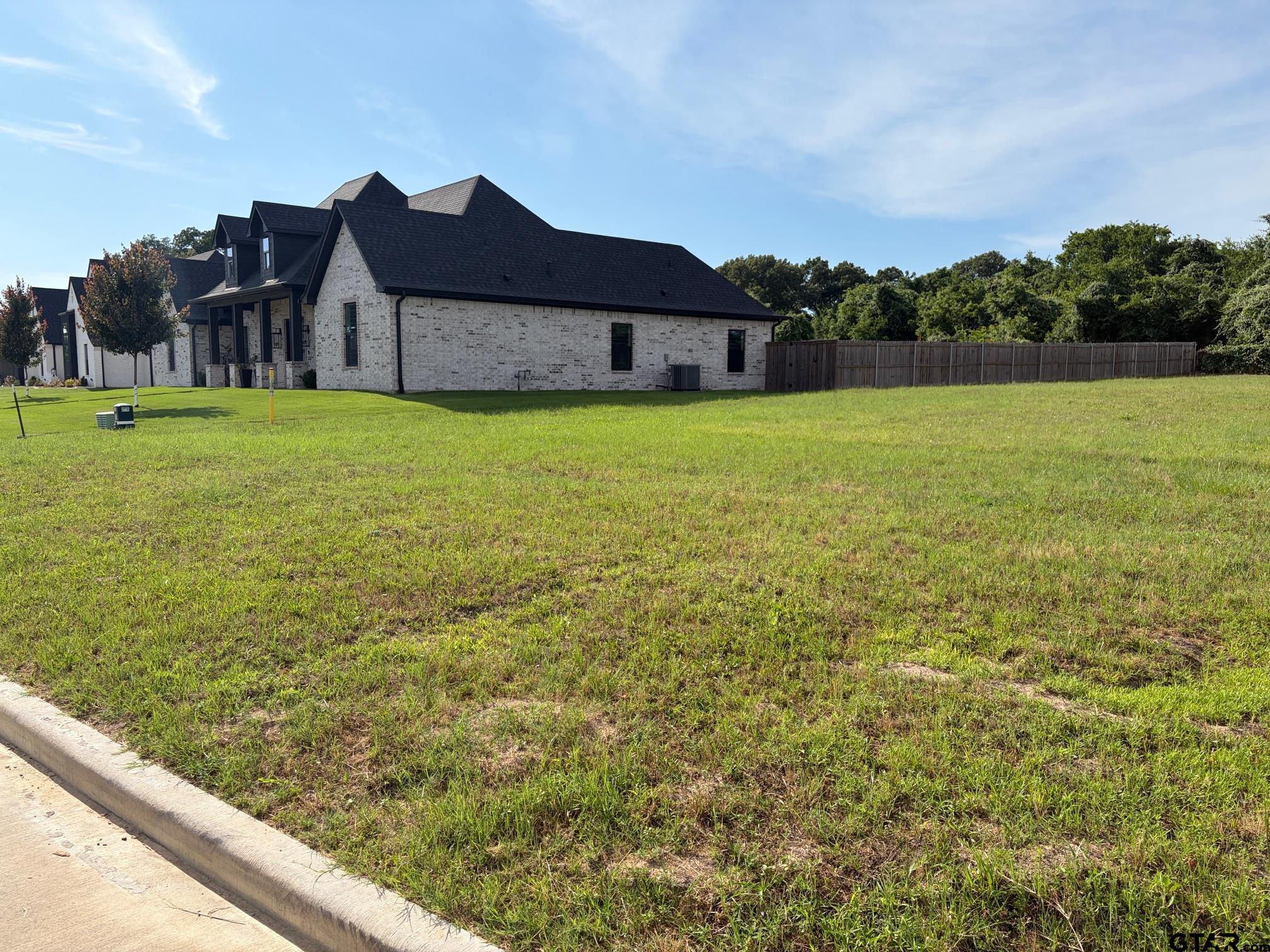 216 White-N-Gail Ln