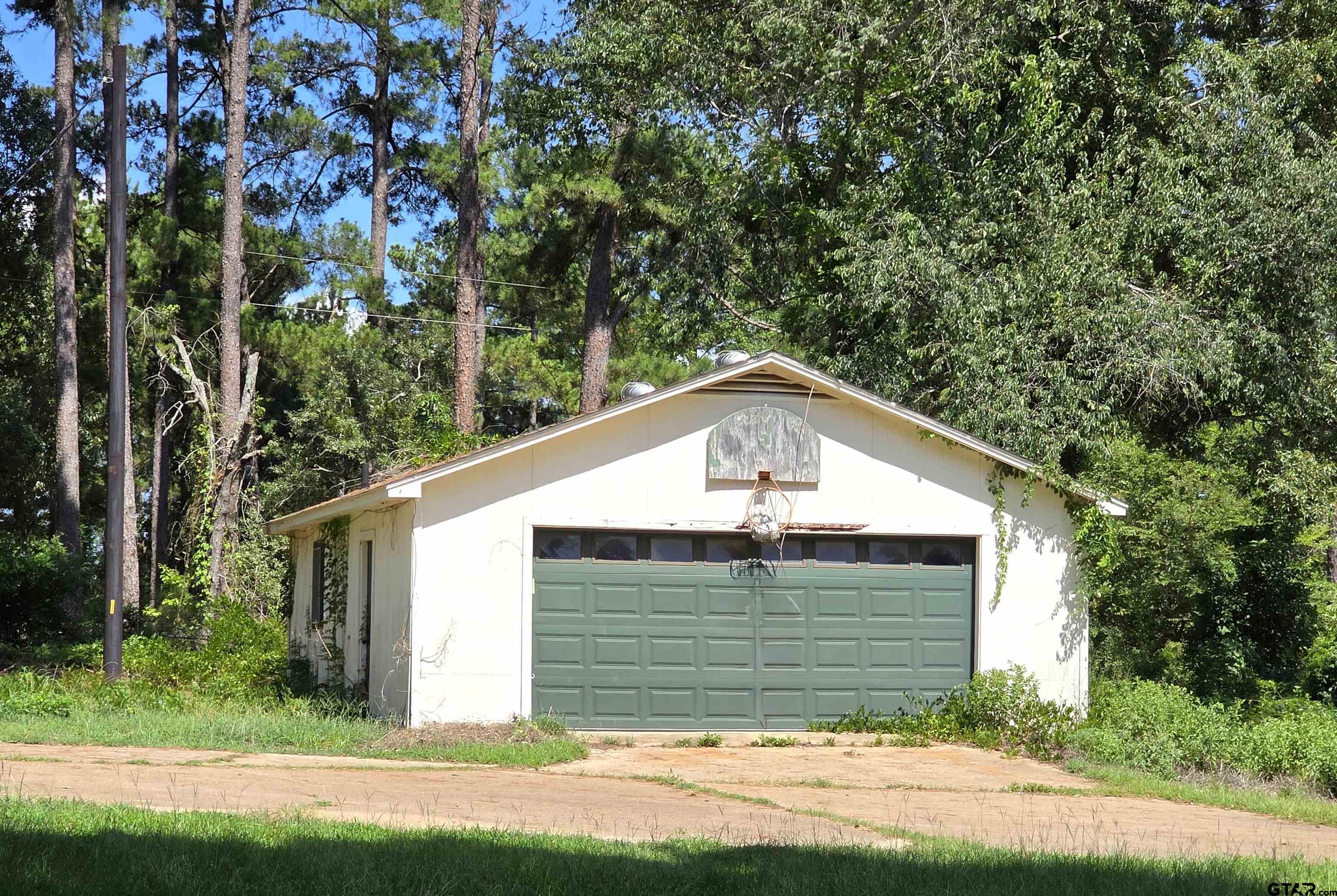4221 Pine Wood Trail