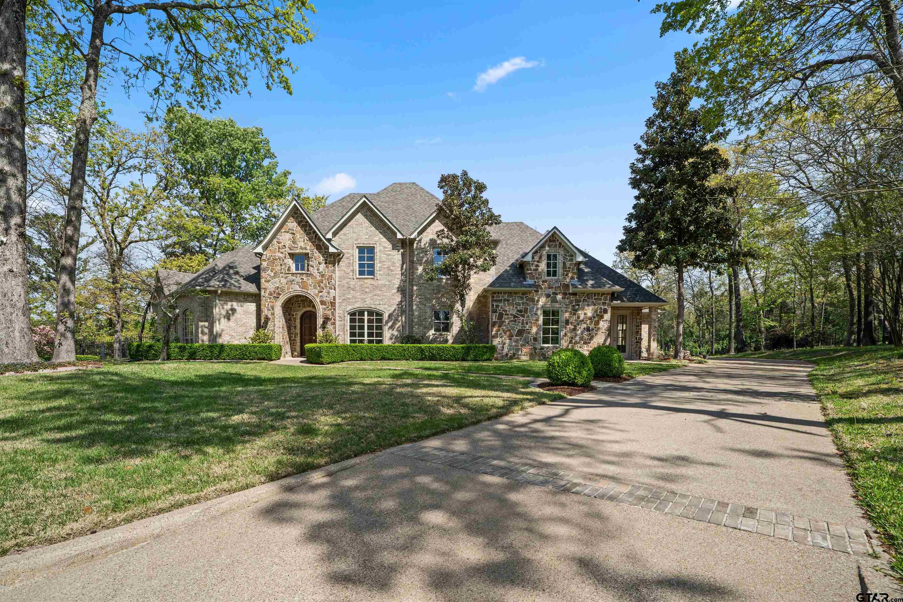 2015 Stonegate Valley Dr