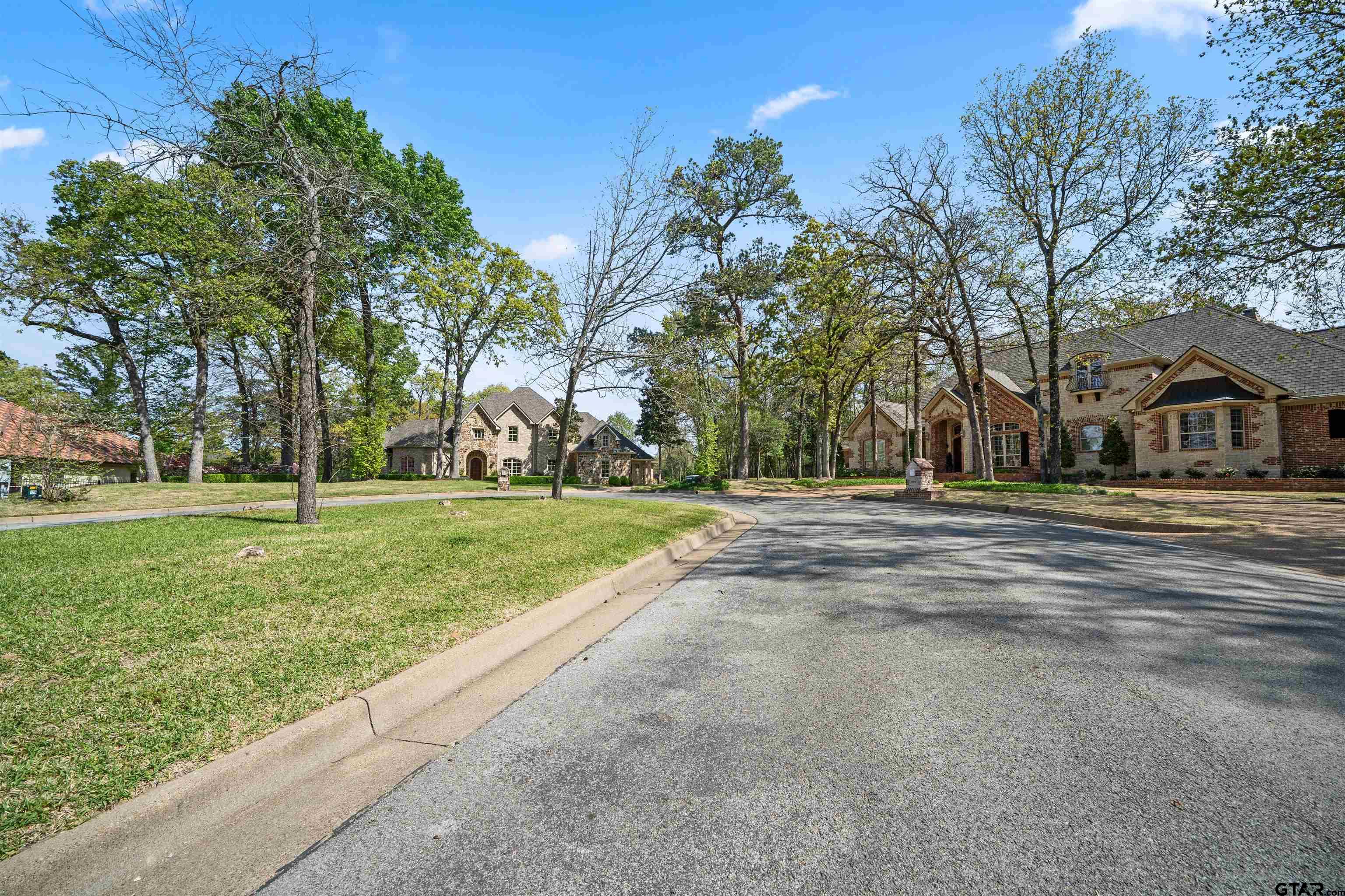 2015 Stonegate Valley Dr