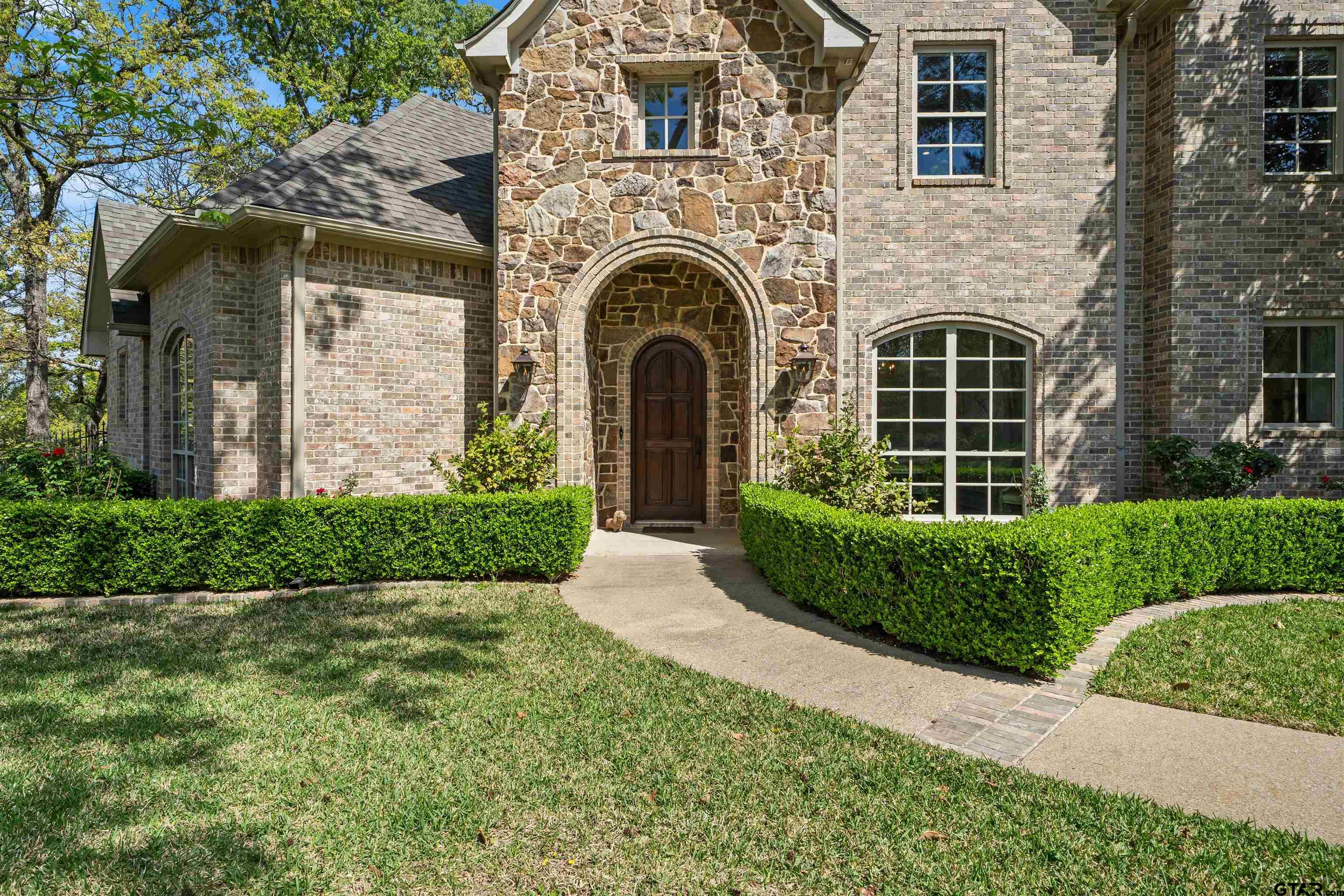 2015 Stonegate Valley Dr