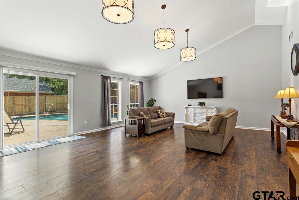 3235 Curtis Drive