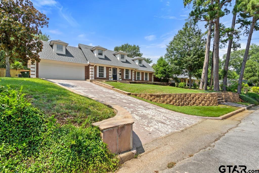 3235 Curtis Drive