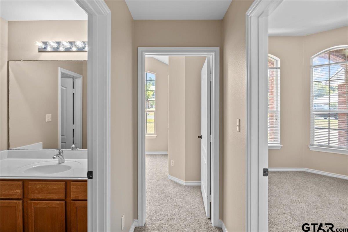 Tyler, Texas 75706, United States, 4 Bedrooms Bedrooms, ,3 BathroomsBathrooms,Residential,Active,114114