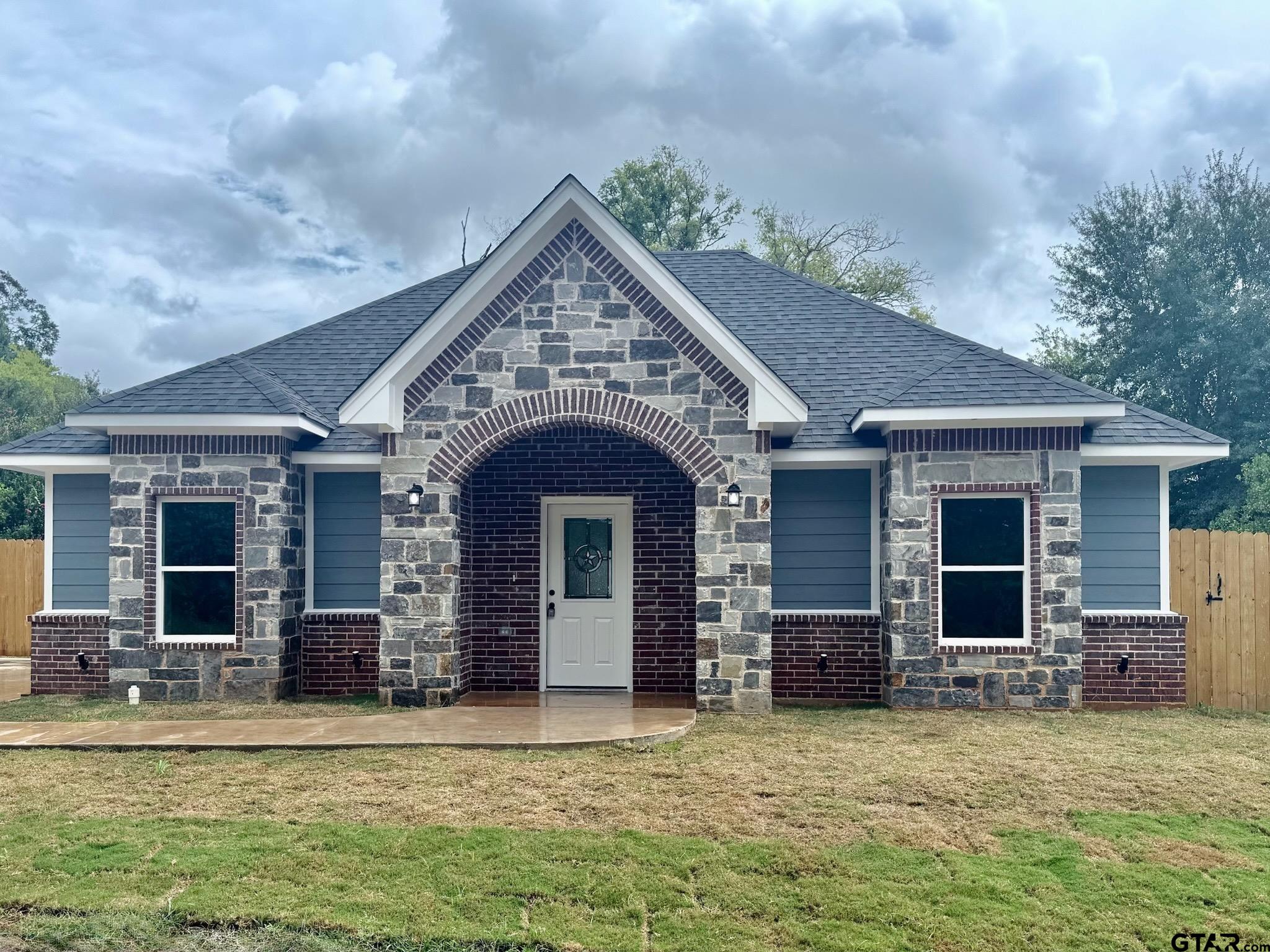 Photo 1 of 32 — 536 Alabama Street, Jacksonville, TX 75766