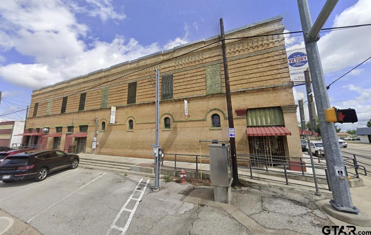 100 N Main St