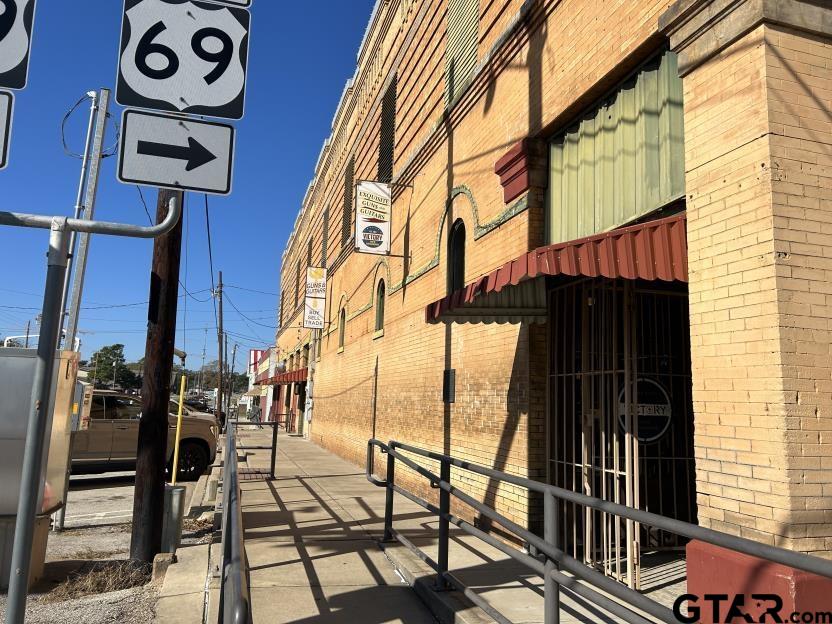 100 N Main St
