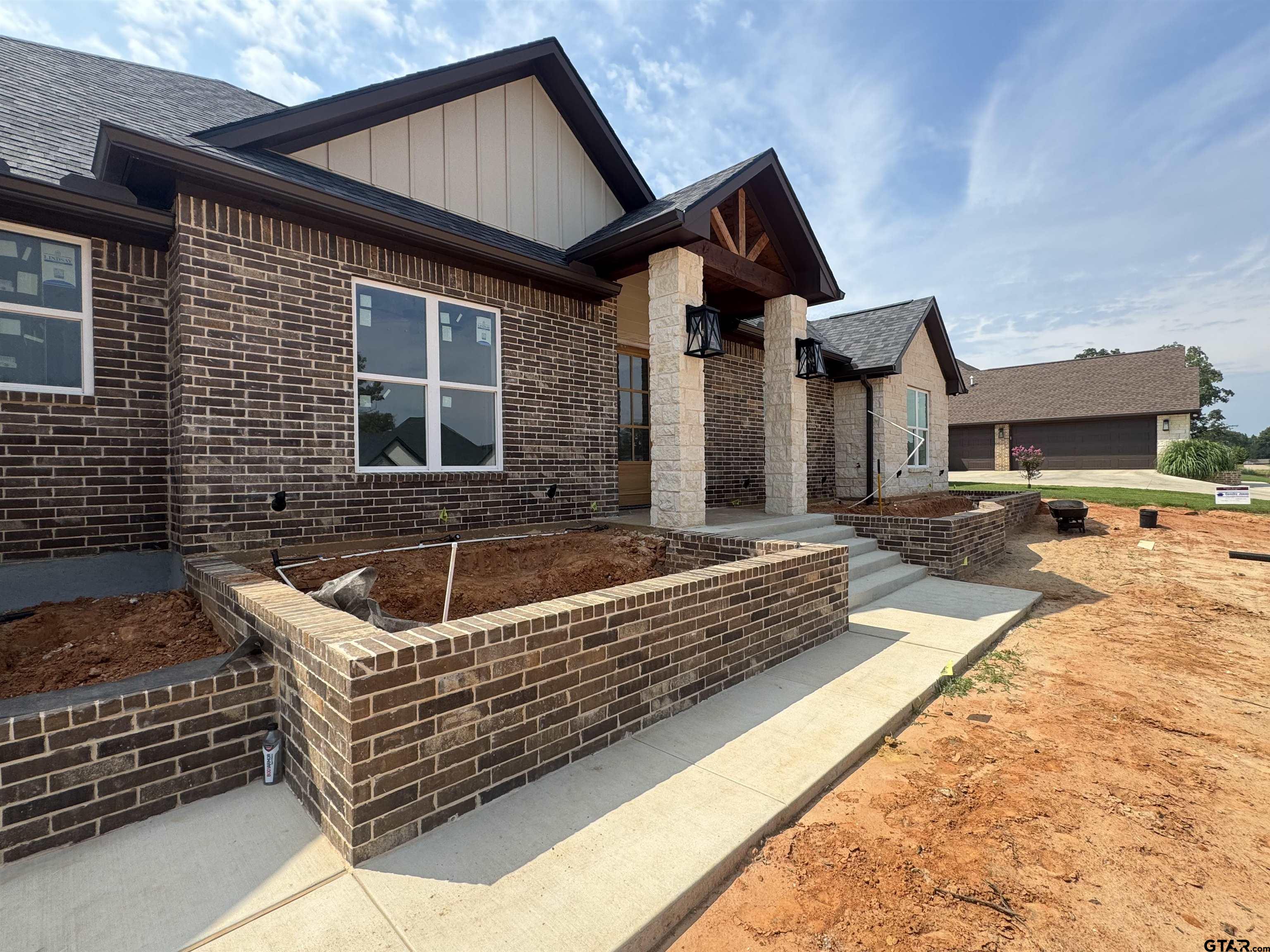 14713 Woodland Creek Dr
