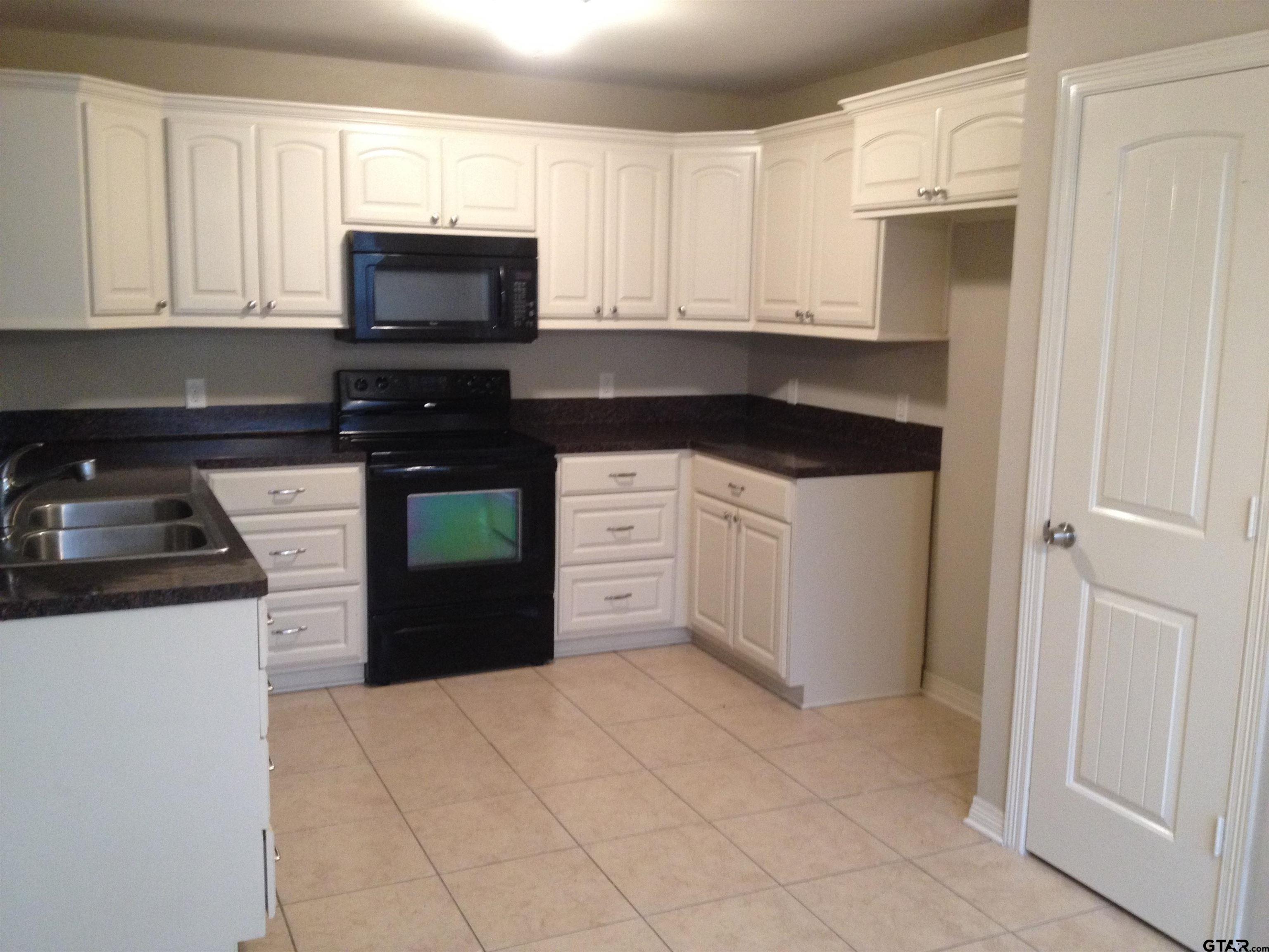 1421/1423 E Houston St