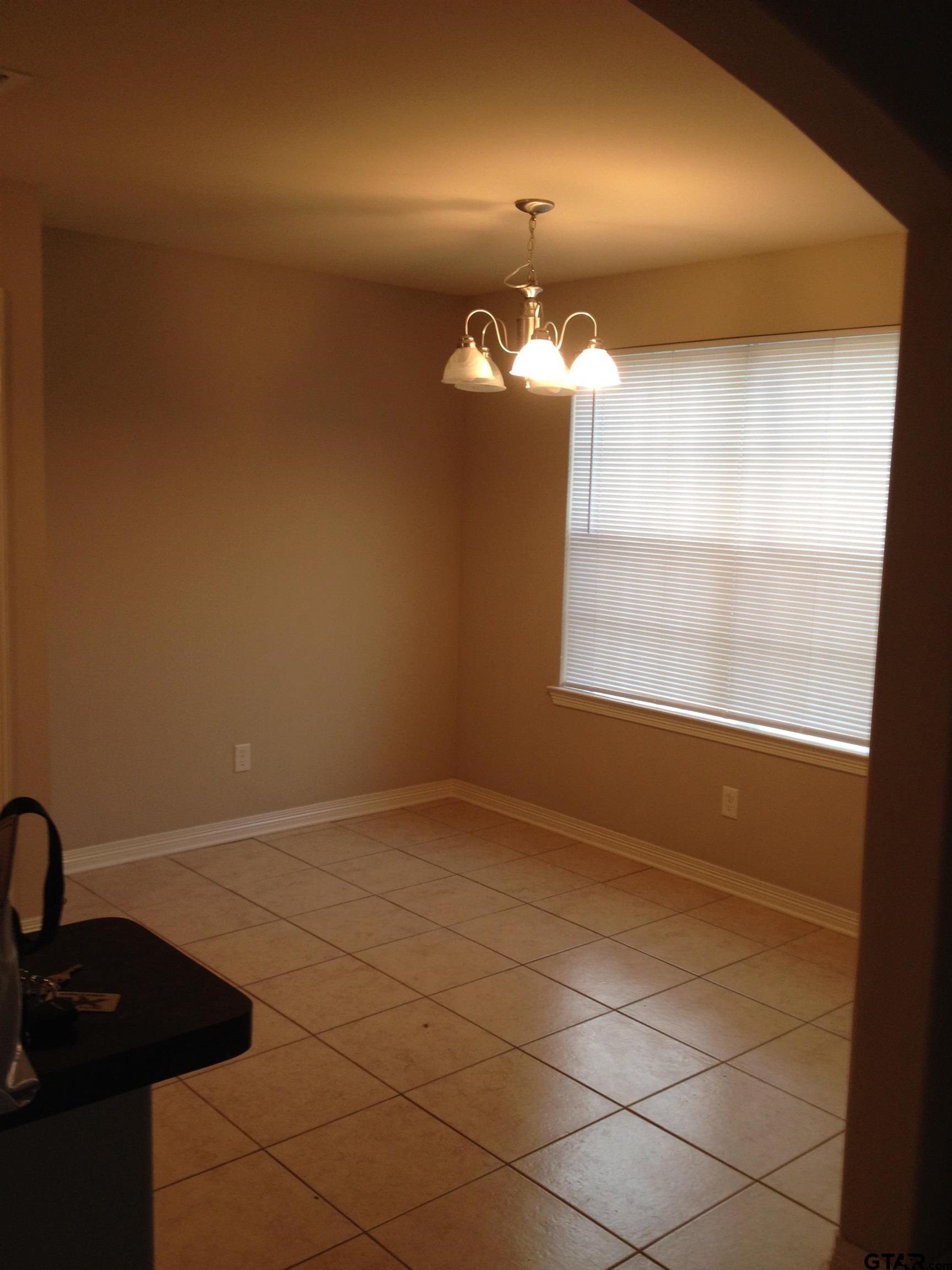 1421/1423 E Houston St