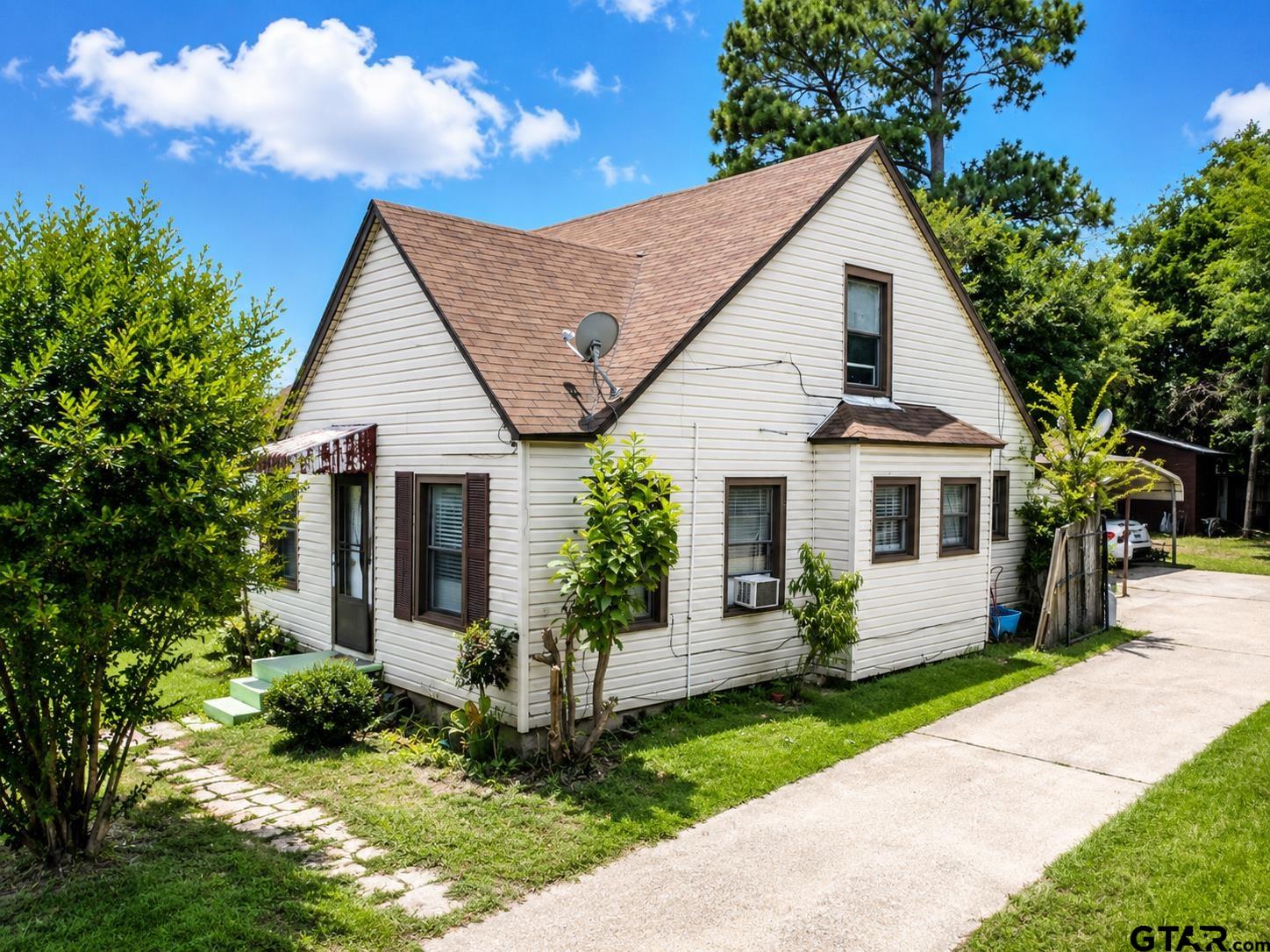 1414 N SUMMIT AVE