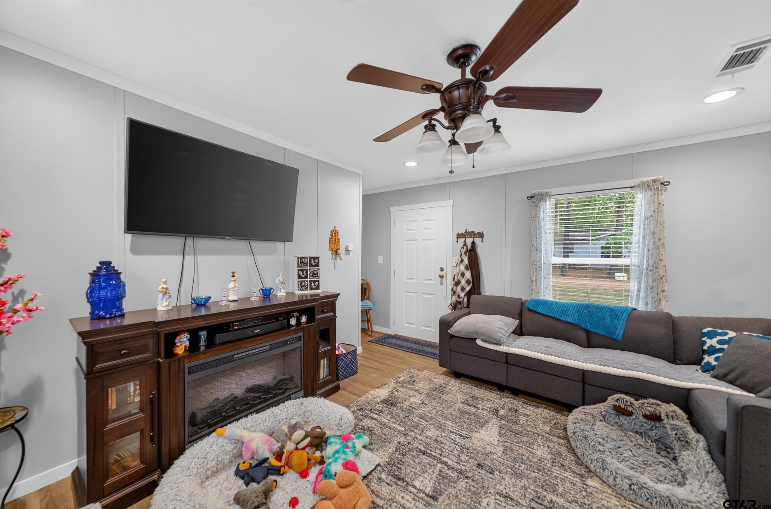 118 Knotty Pine Dr.