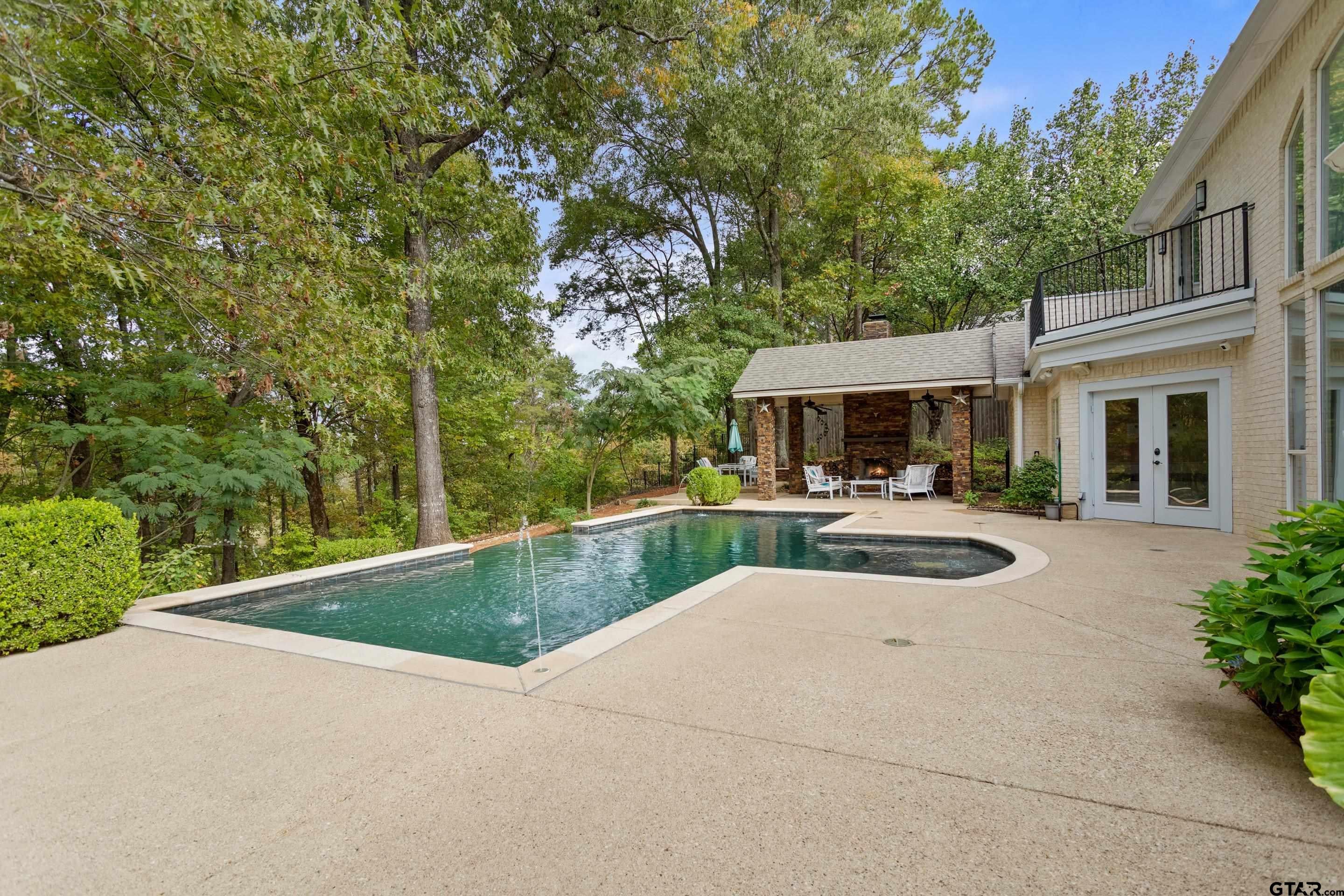 657 Prestonwood Cir