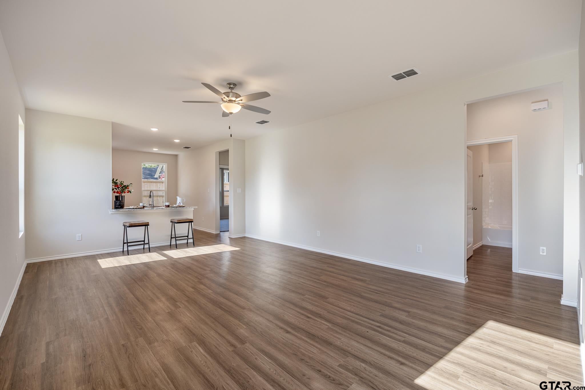 609 Park Central