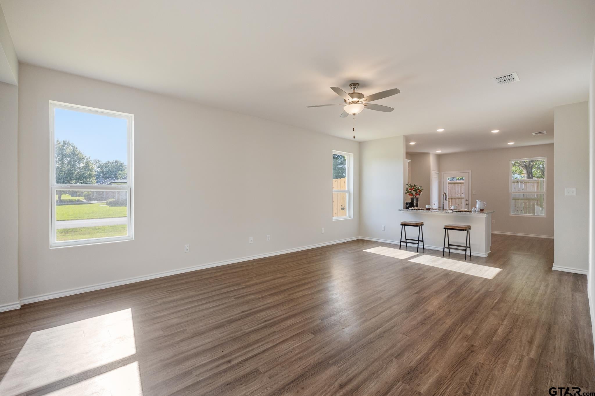 609 Park Central