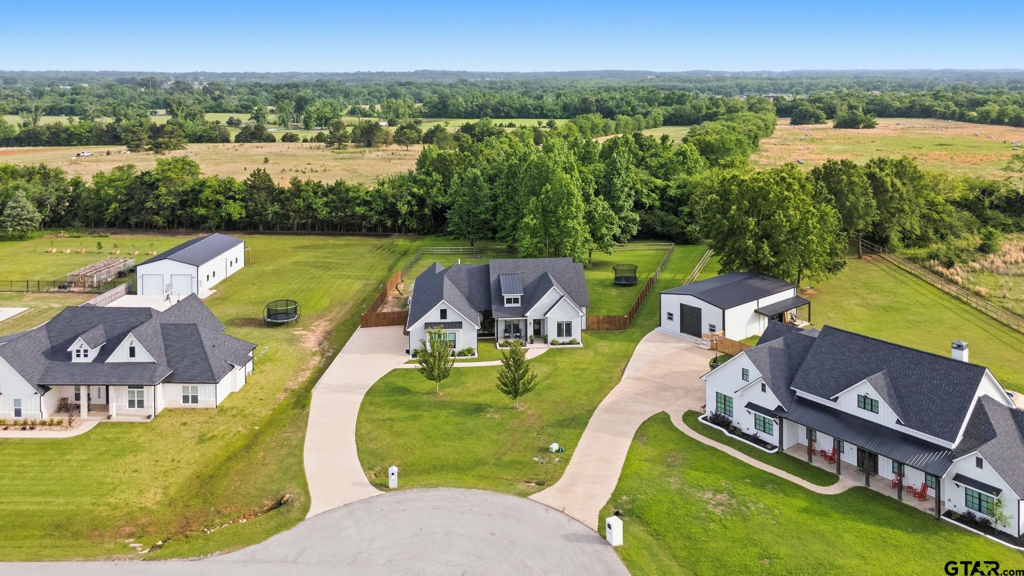 21836 Country Meadows