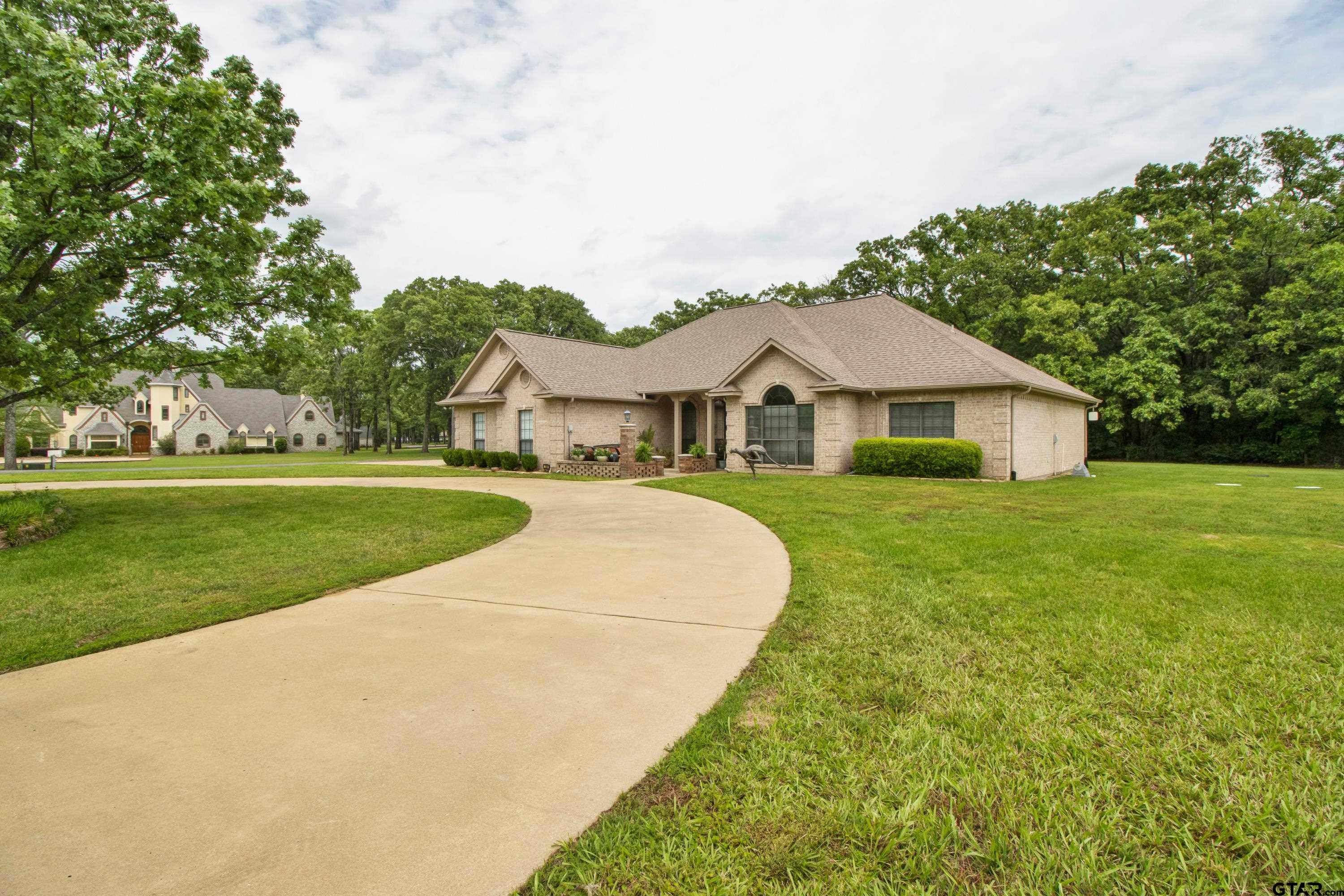 300 Private Road 5517 - Photo 3