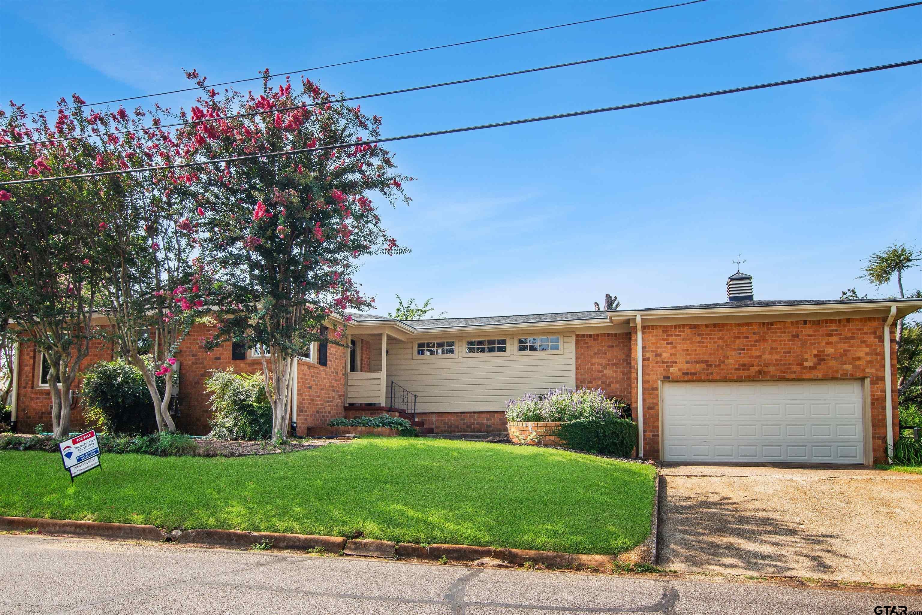 2817 Curtis Dr