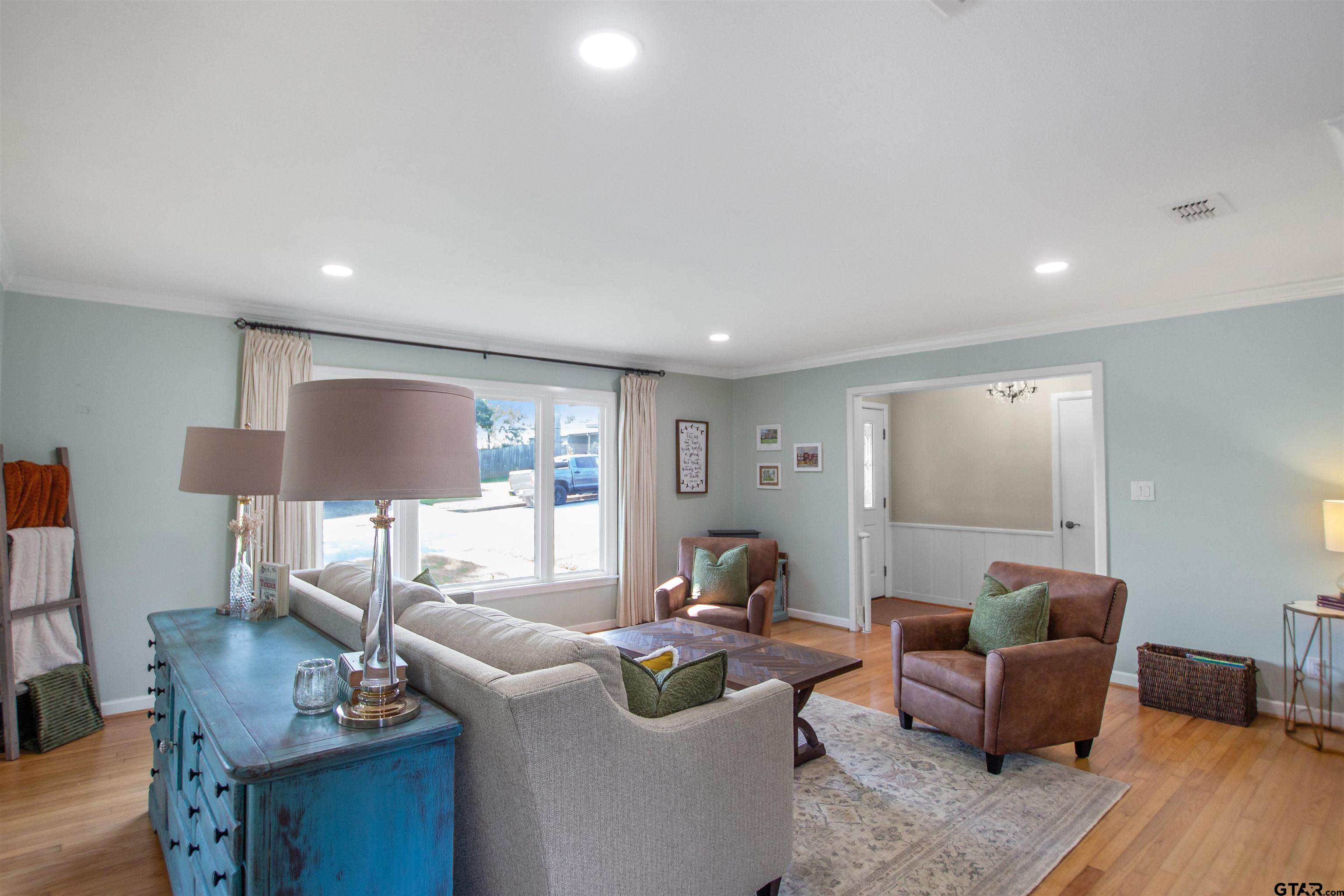 2817 Curtis Dr
