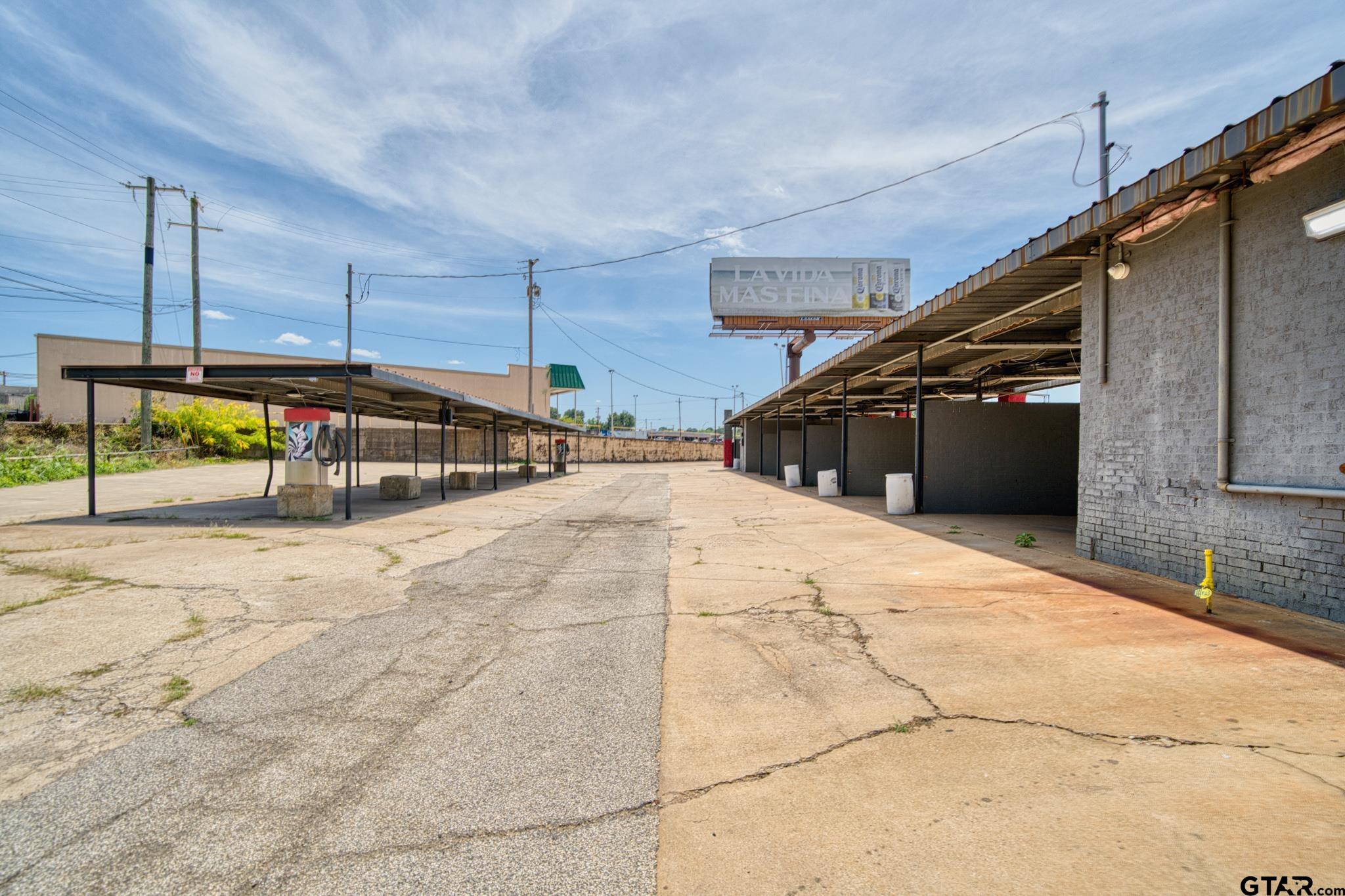2458 NW Loop 281