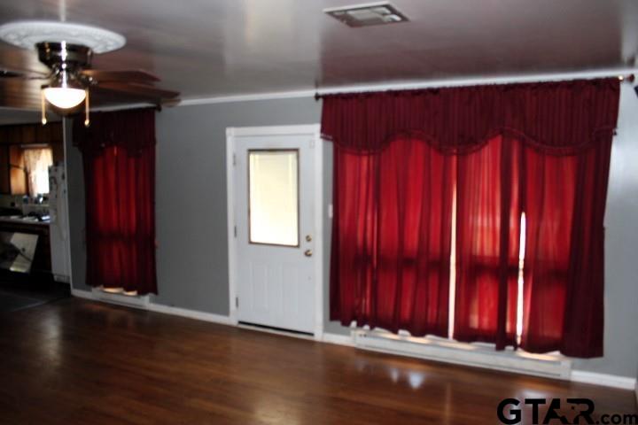 307 Lowry St