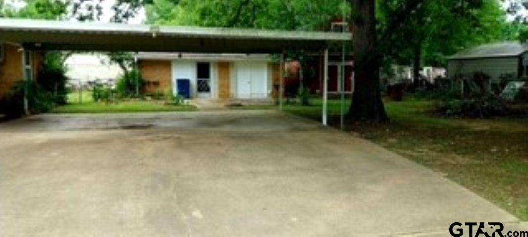 307 Lowry St