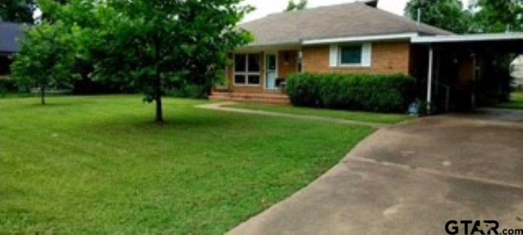 307 Lowry St