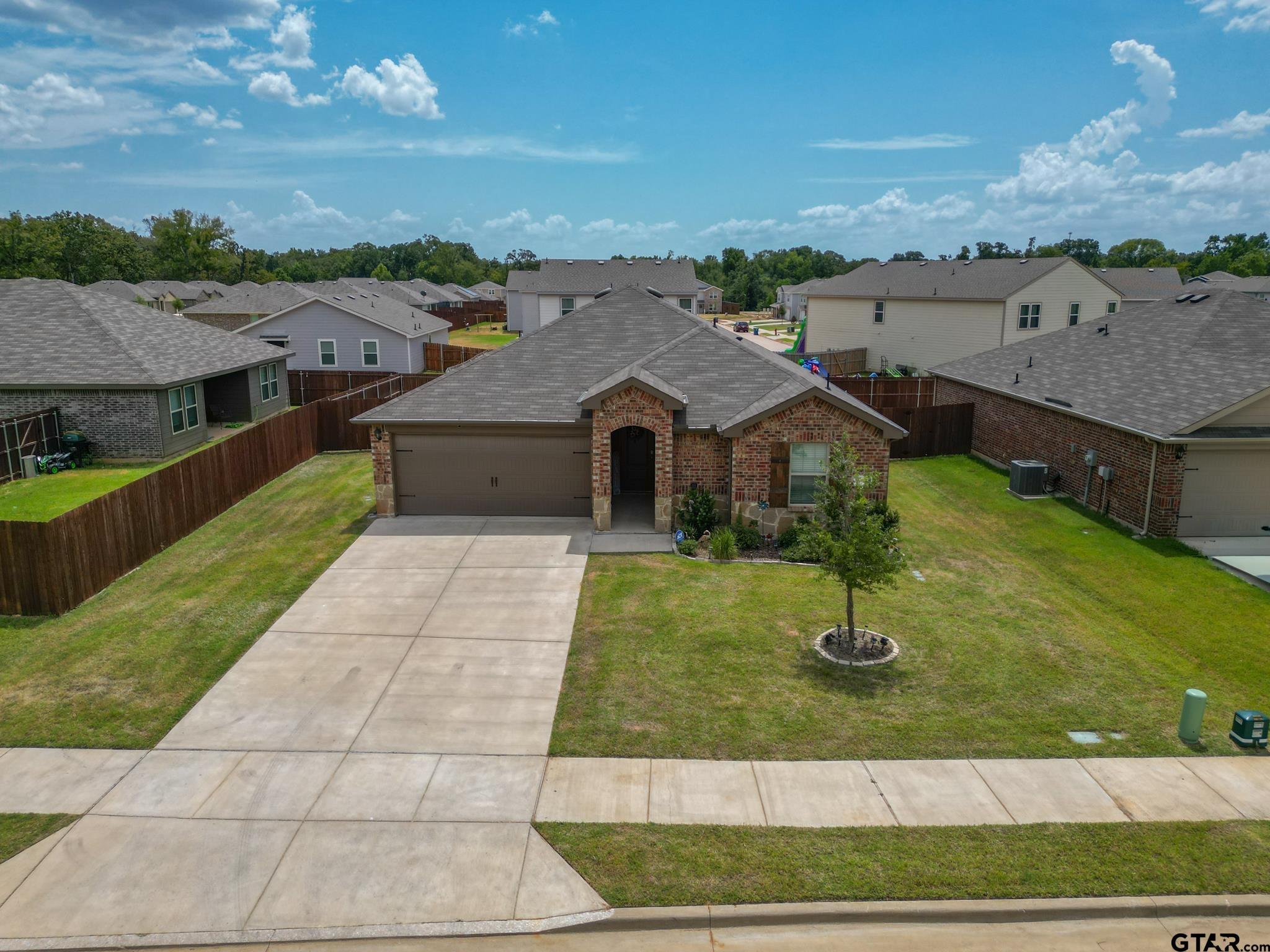 604 N Riveroaks Ln