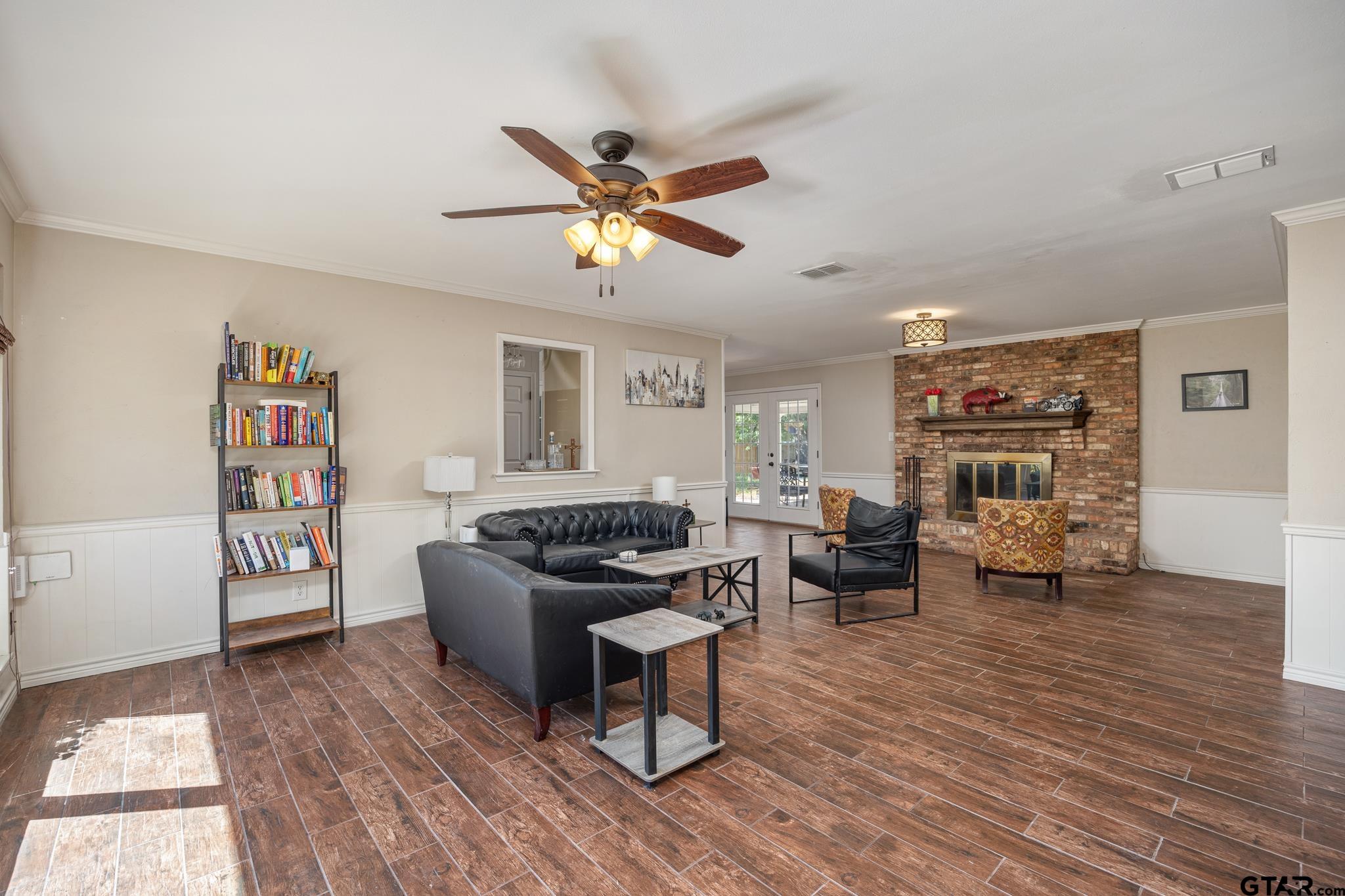 310 E Amherst
