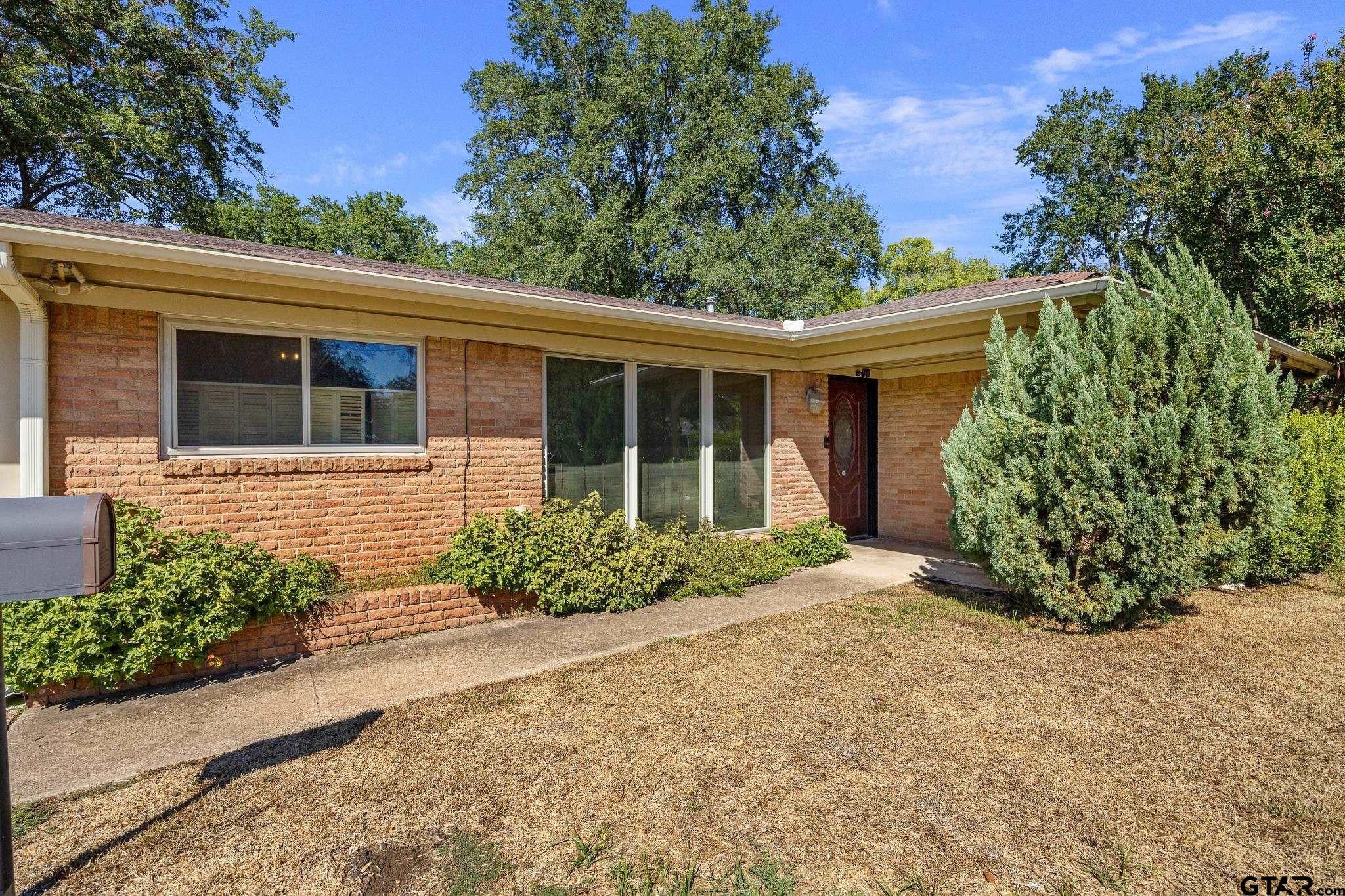 310 E Amherst