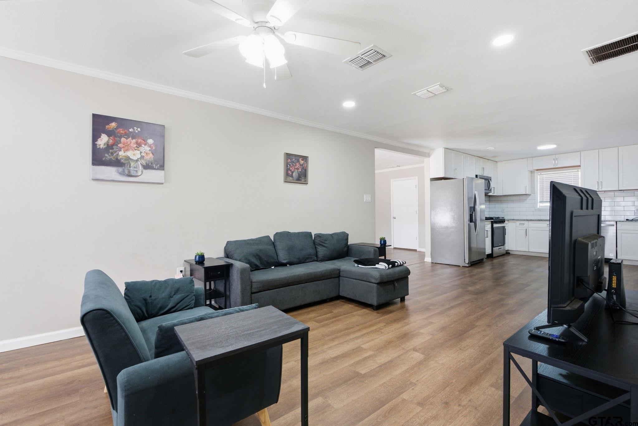 1425 Dogwood St