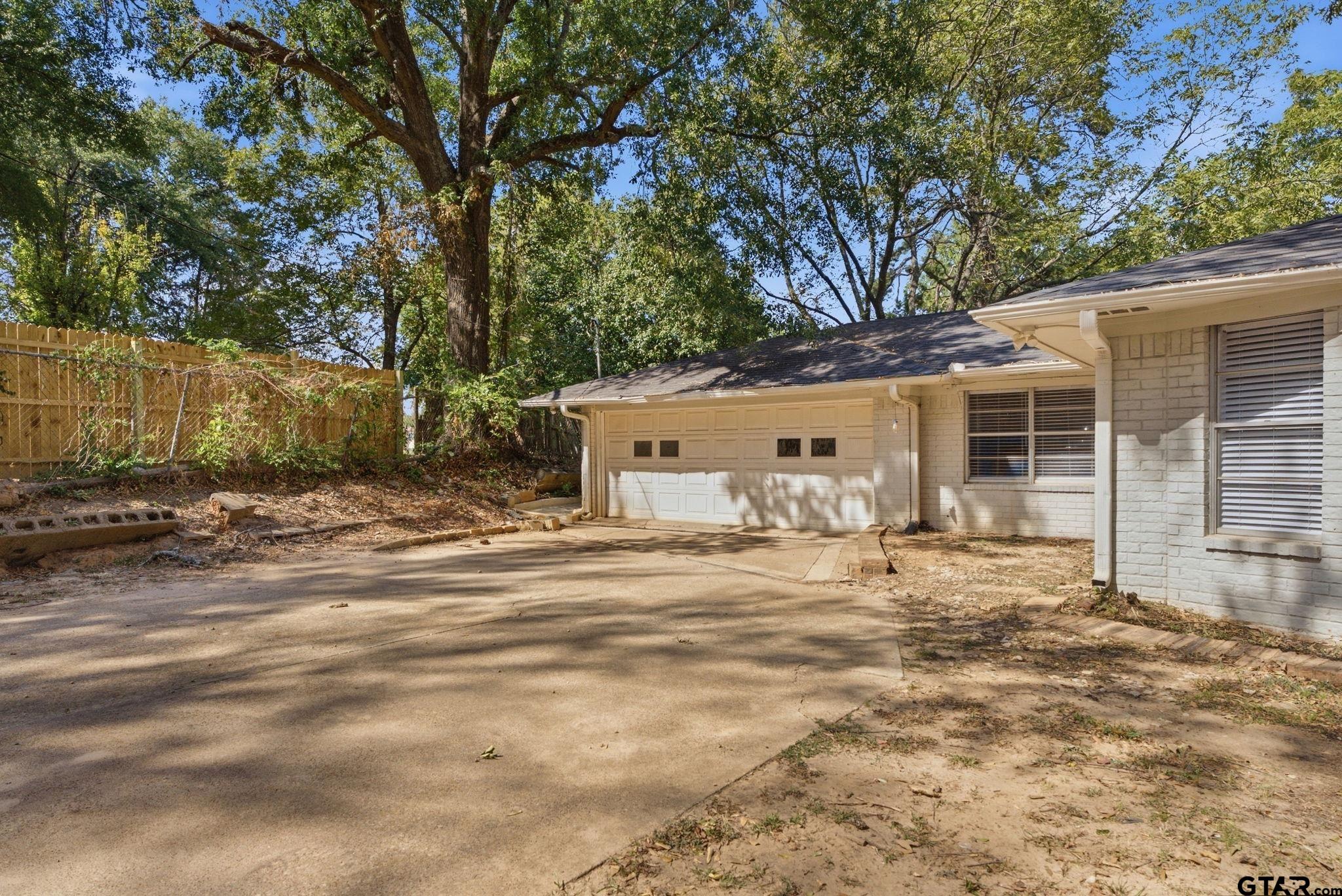 1425 Dogwood St