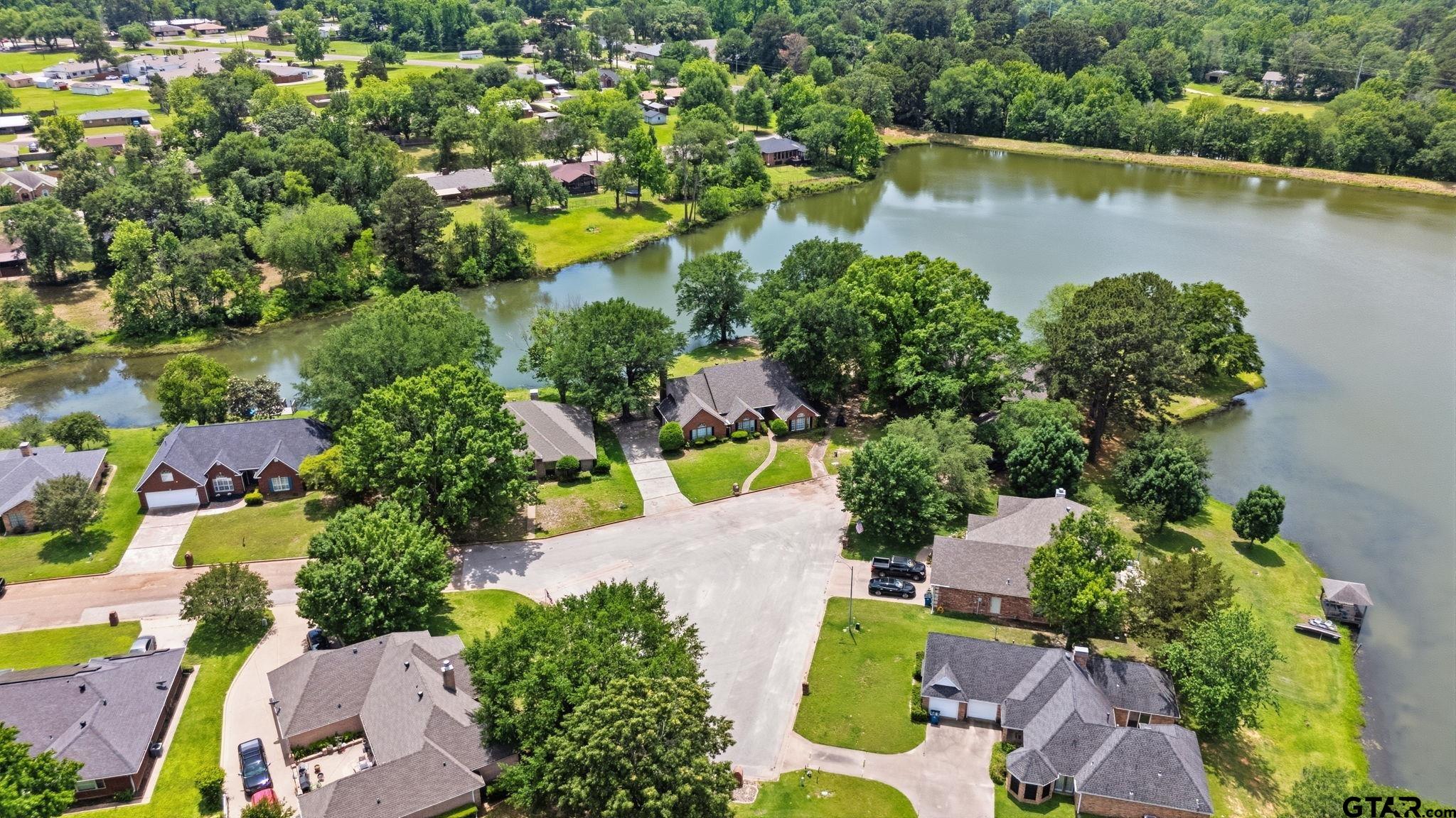 241 Lakeside Place