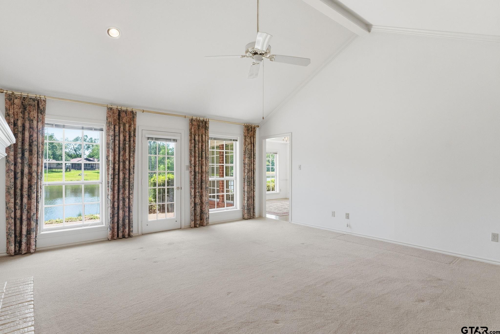 241 Lakeside Place