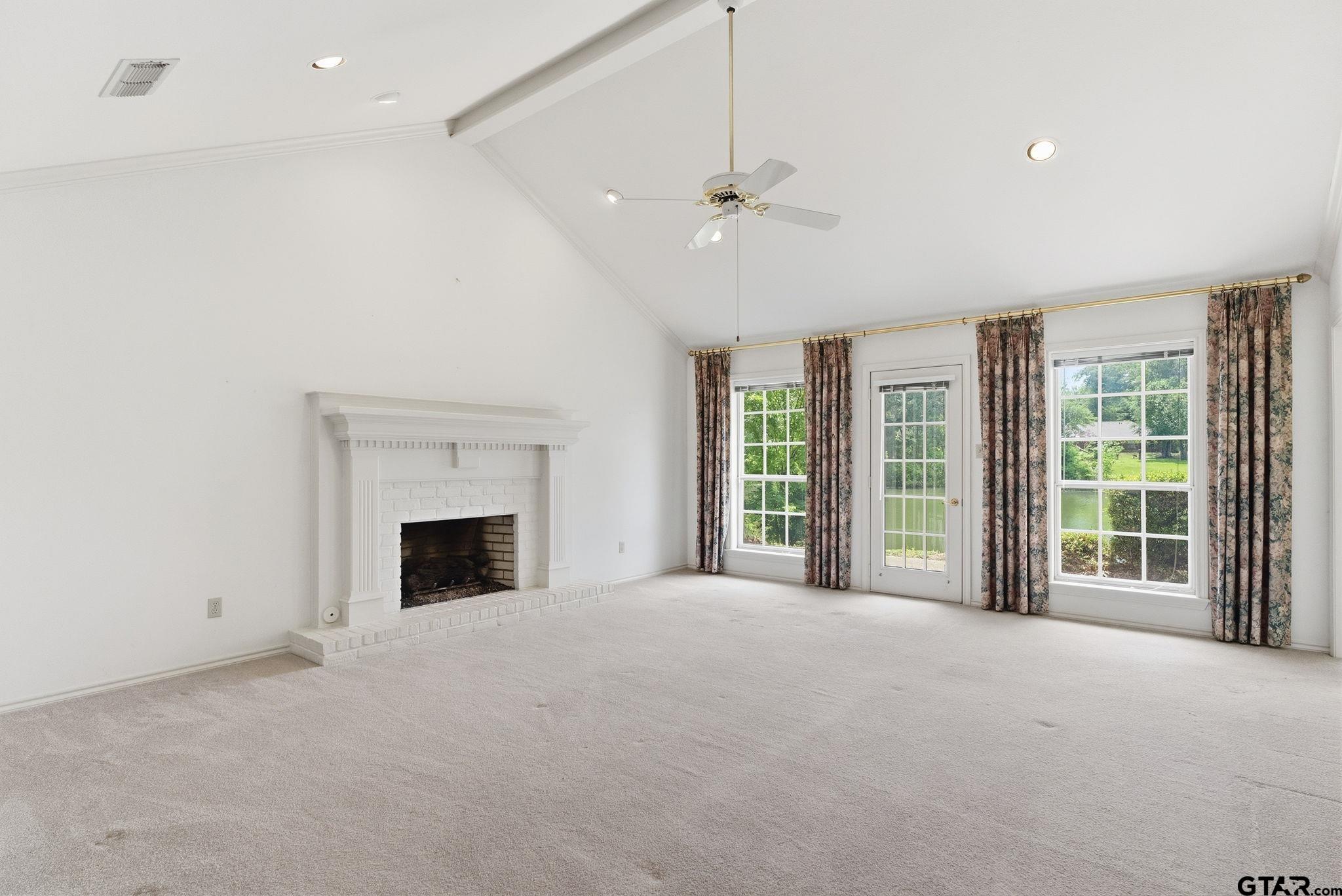 241 Lakeside Place