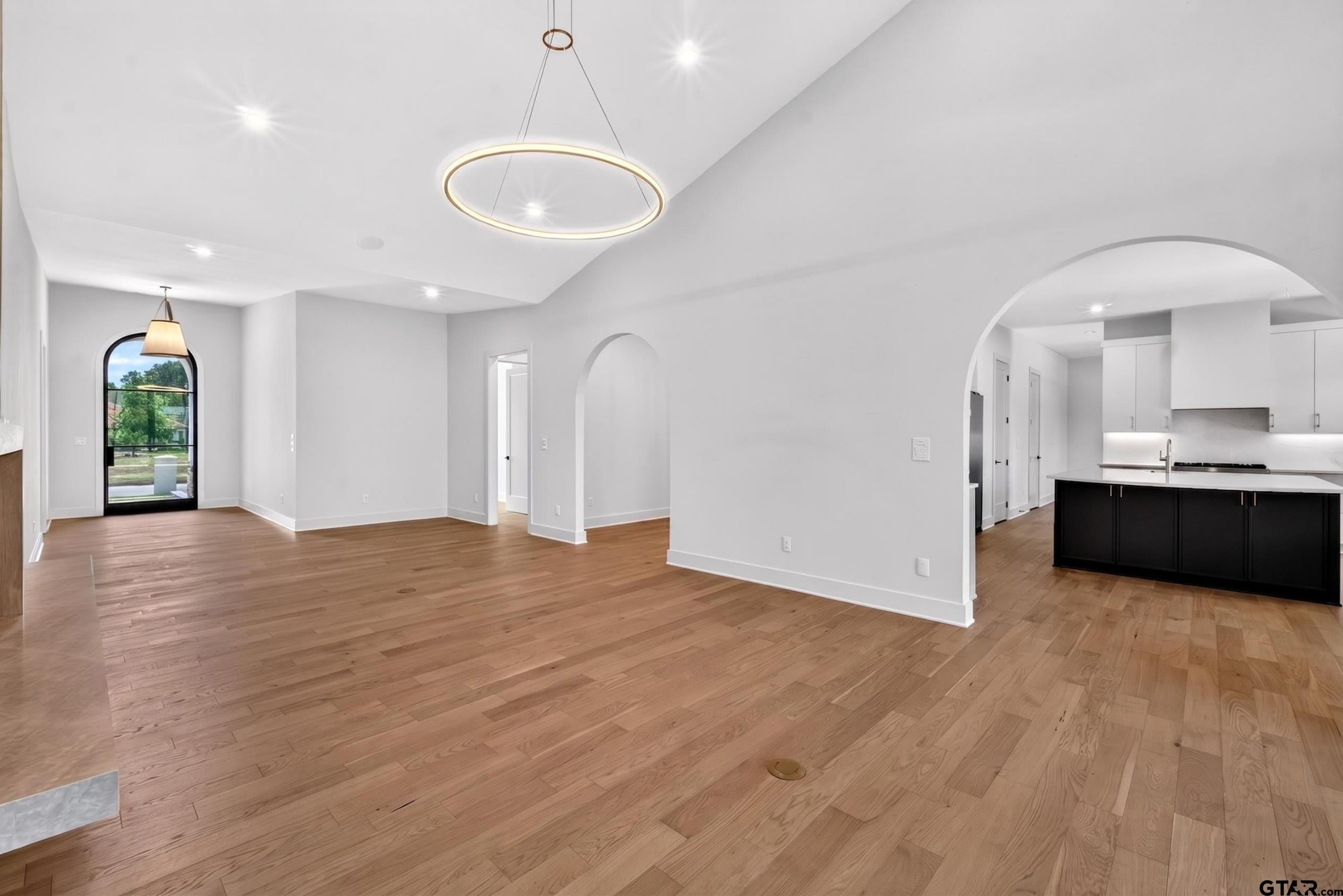7607 Lakeside Ln