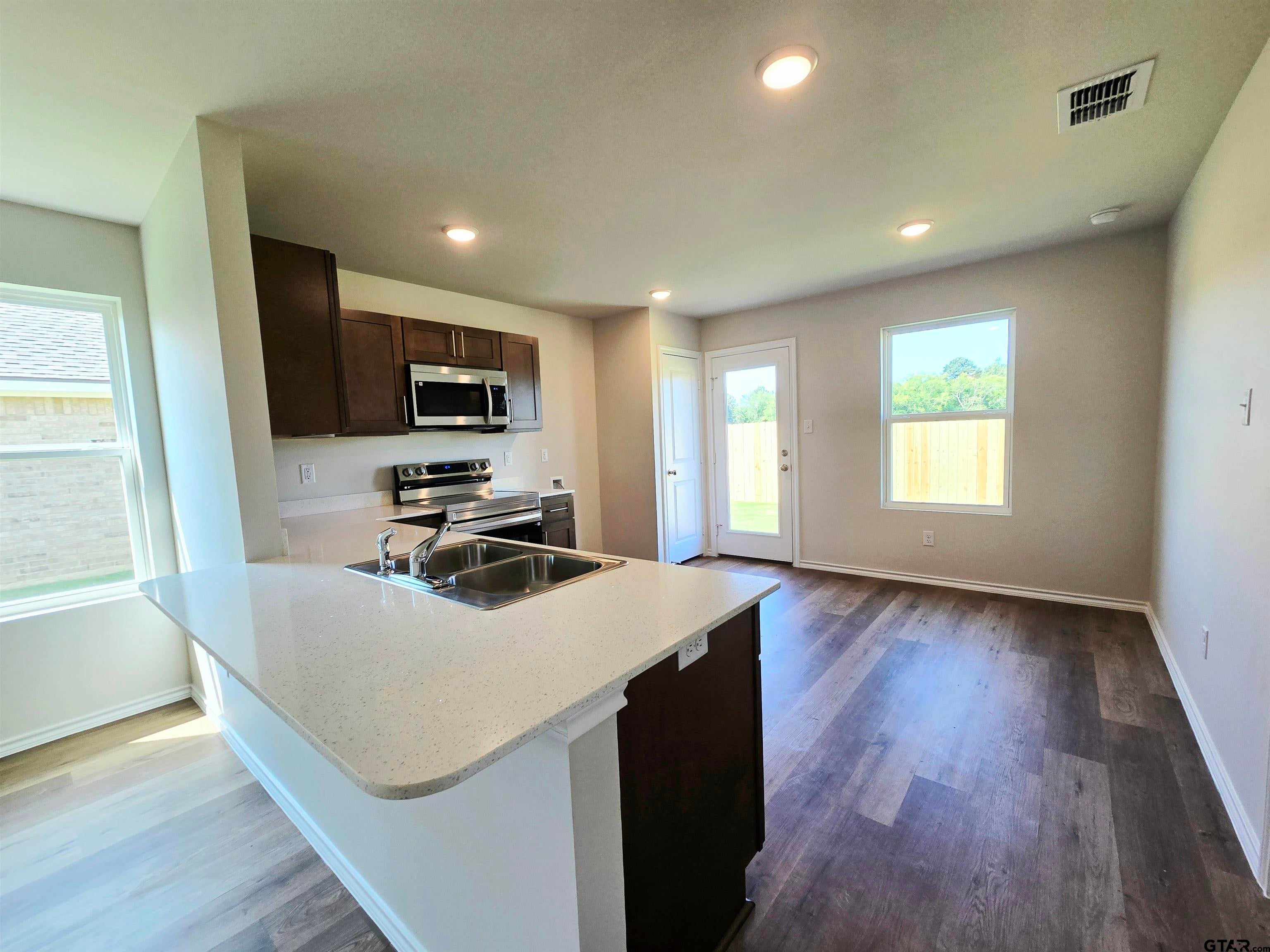1610 Ridgeway Lane