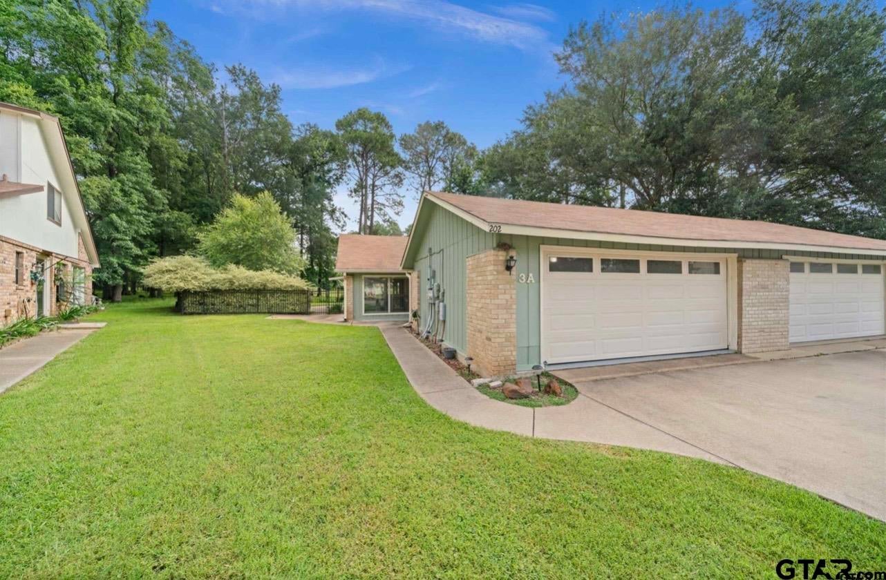 202 Pine Tree