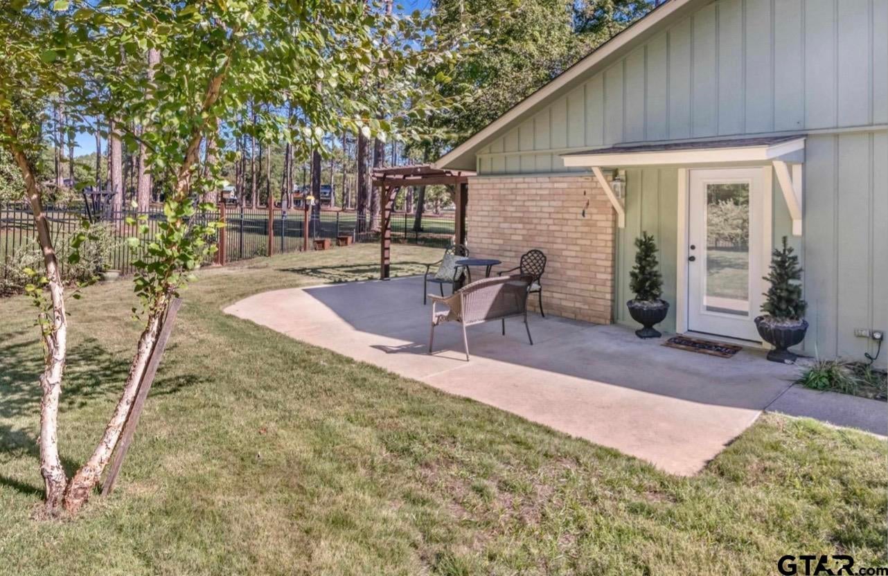 202 Pine Tree