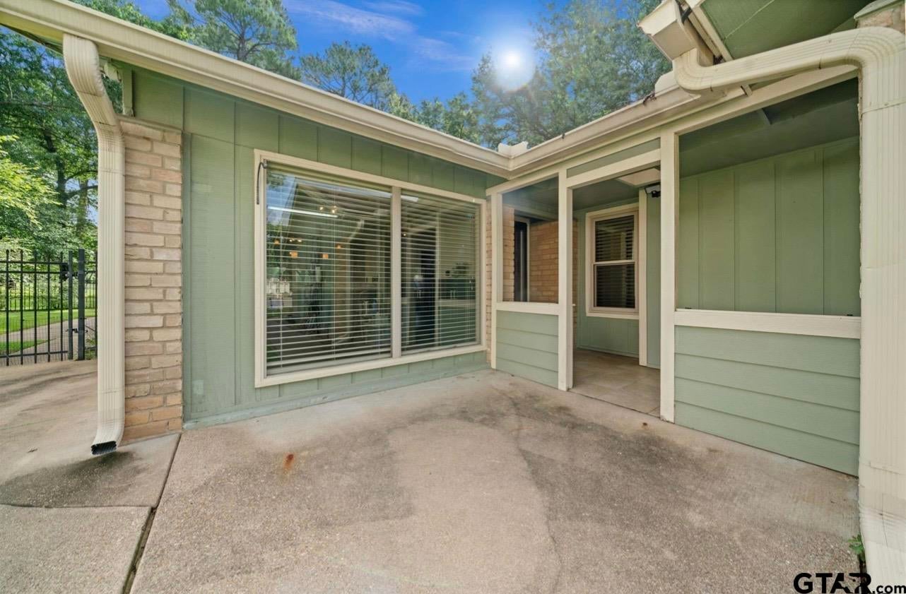 202 Pine Tree