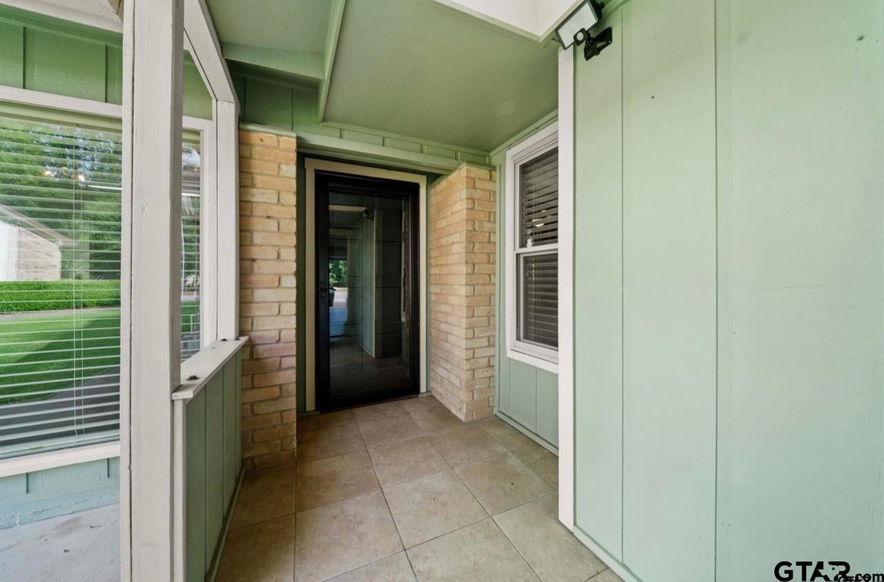 202 Pine Tree