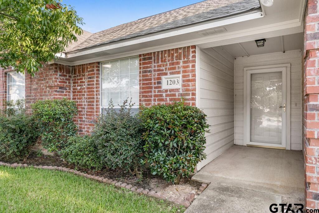 5401 Hollytree Dr. Apt 1203