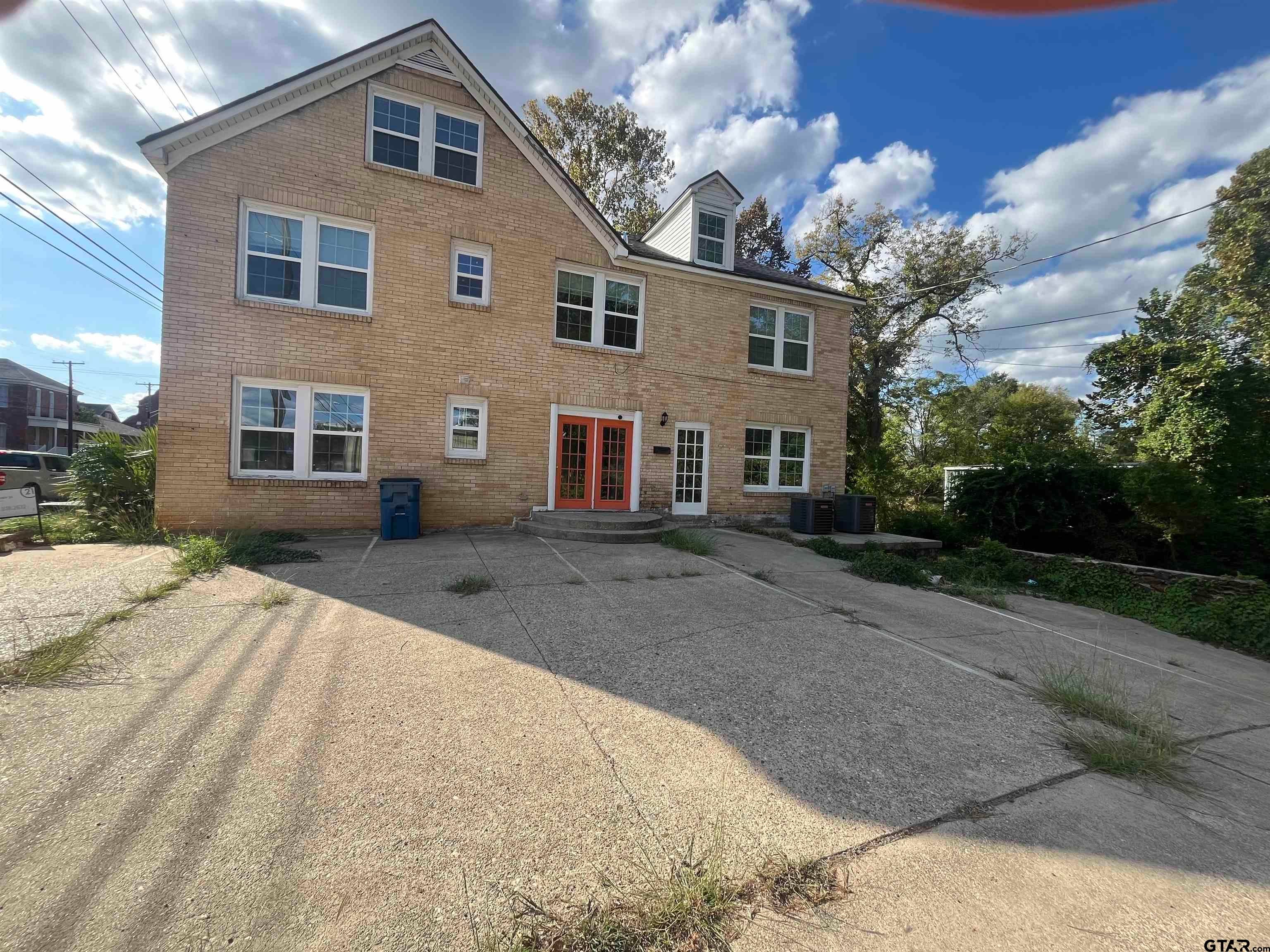 603 E Grand